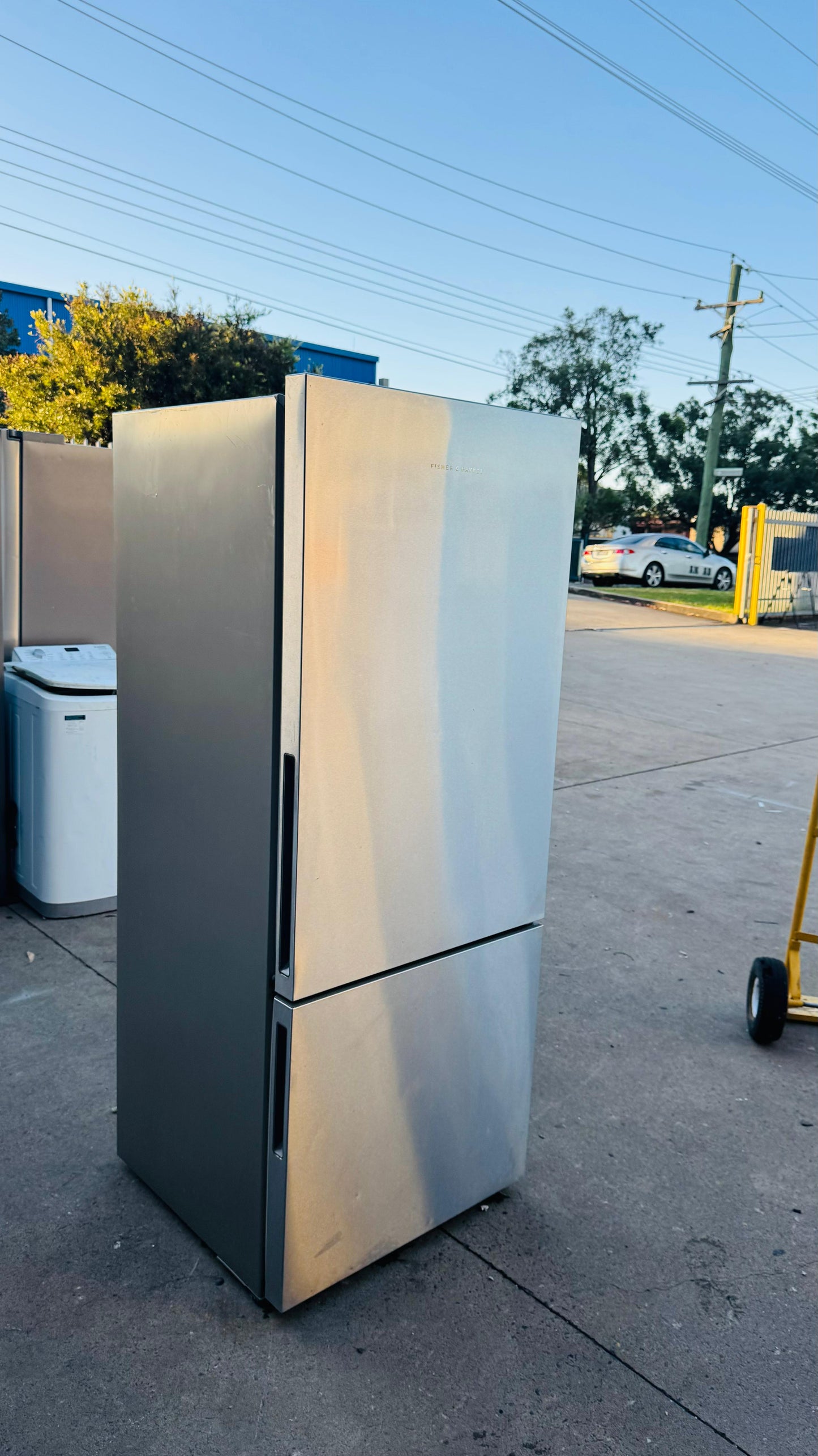 FISHER AND PAYKEL 442 LITRES FRIDGE FREEZER