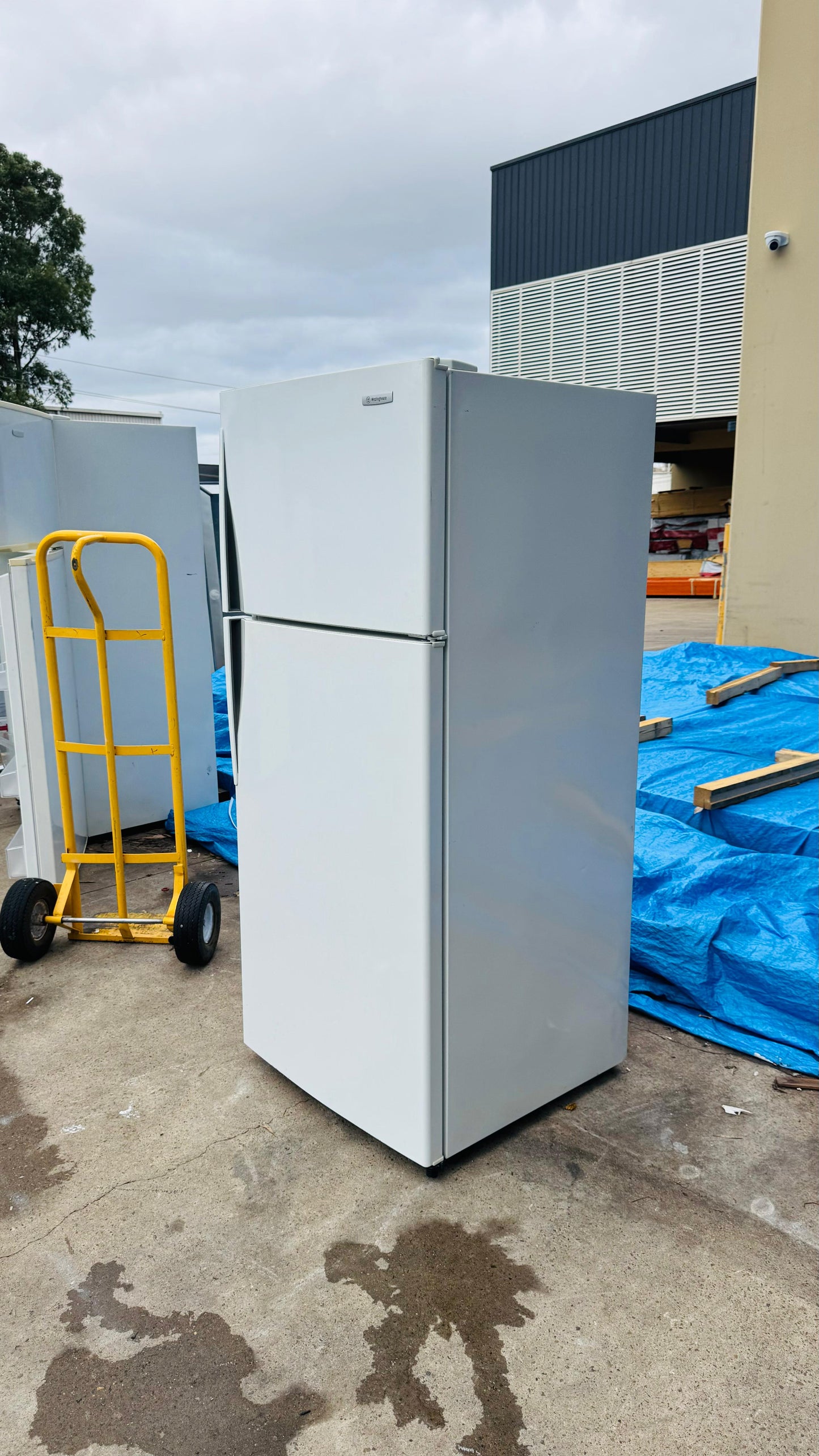 WESTINGHOUSE 420 LITRES FRIDGE FREEZER