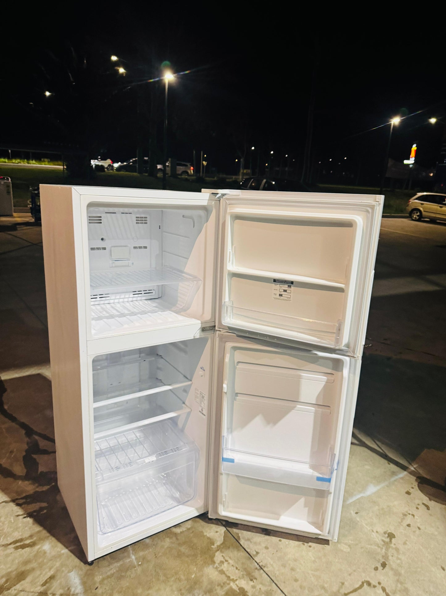 KELVINATOR 231 LITRES FRIDGE FREEZER