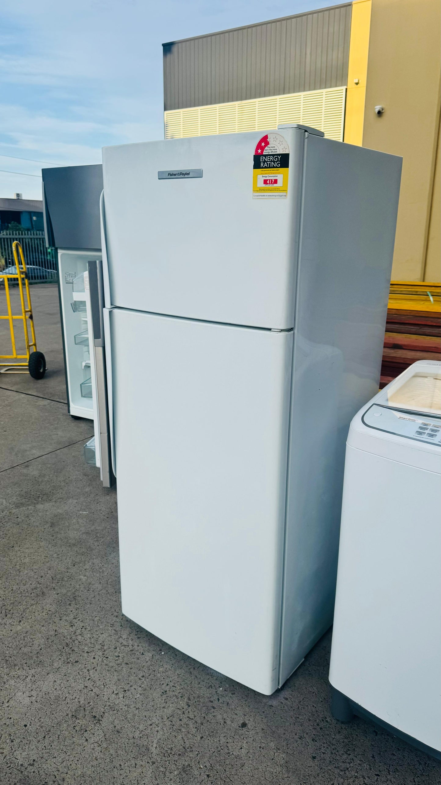 FISHER AND PAYKEL 380 LITRES FRIDGE FREEZER