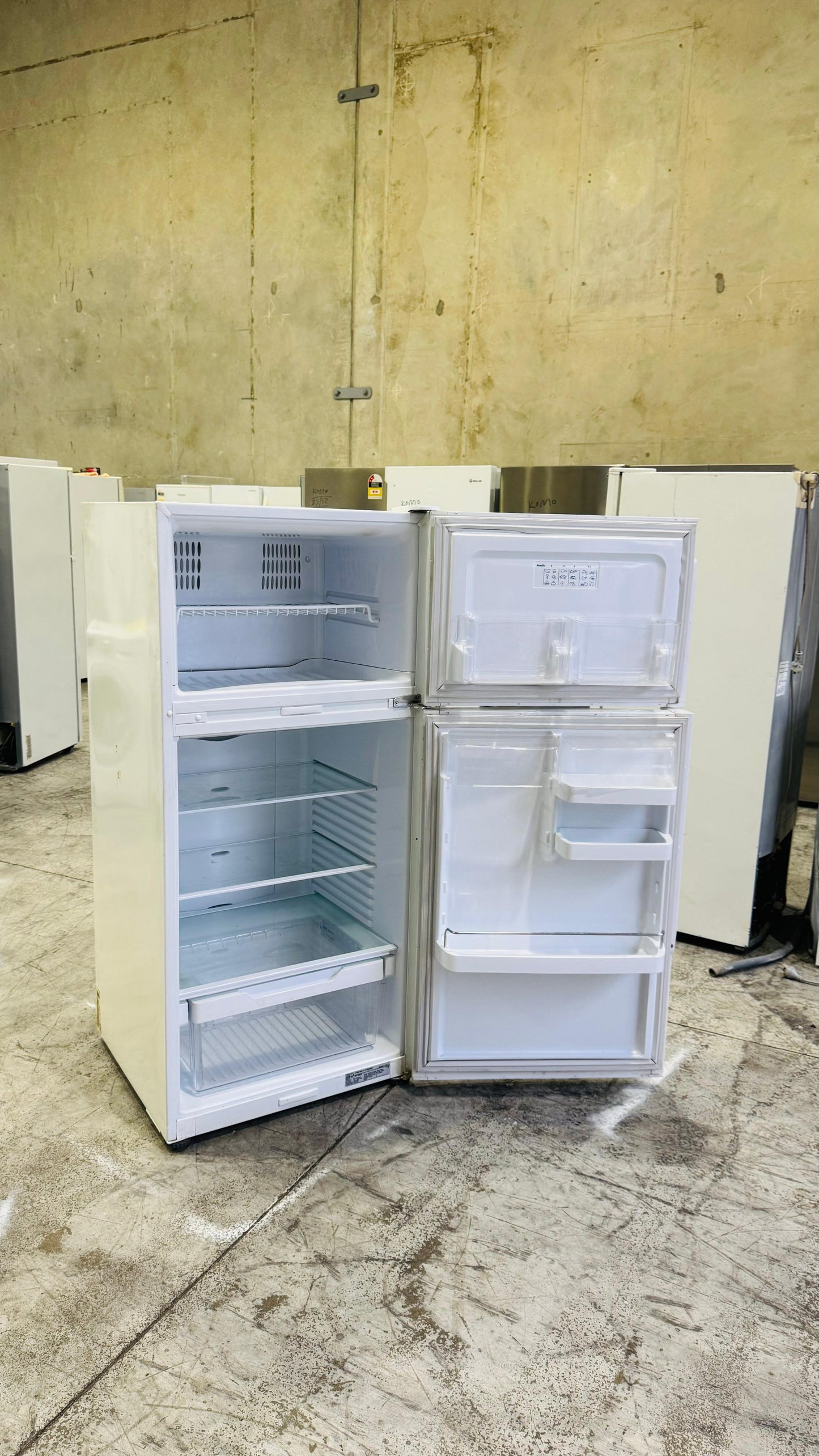 FISHER AND PAYKEL 329 LITRES FRIDGE FREEZER