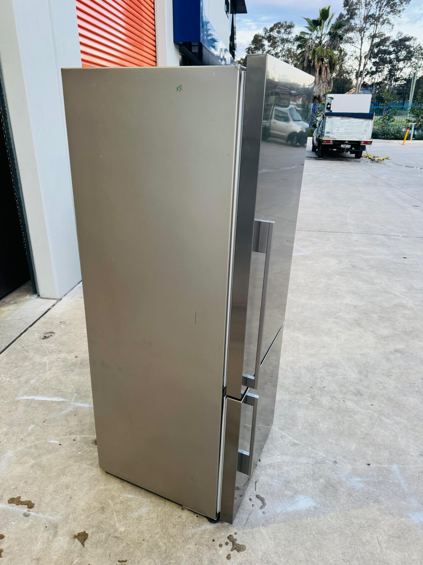 FISHER AND PAYKEL 403 LITRES FRIDGE FREEZER