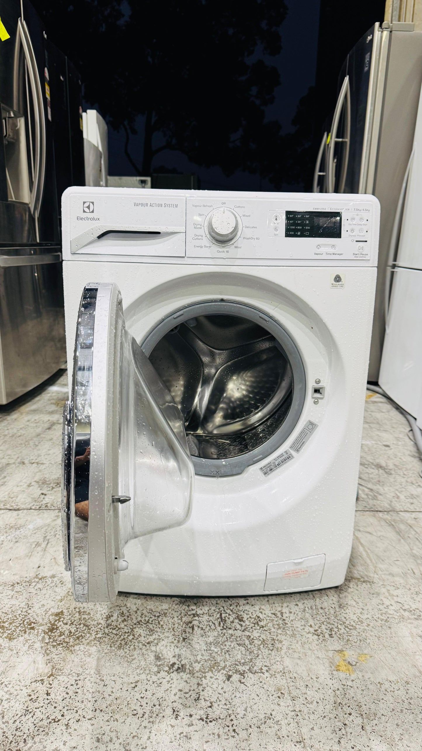 ELECTROLUX 7.5KGS FRONT LOADER WASHING MACHINE