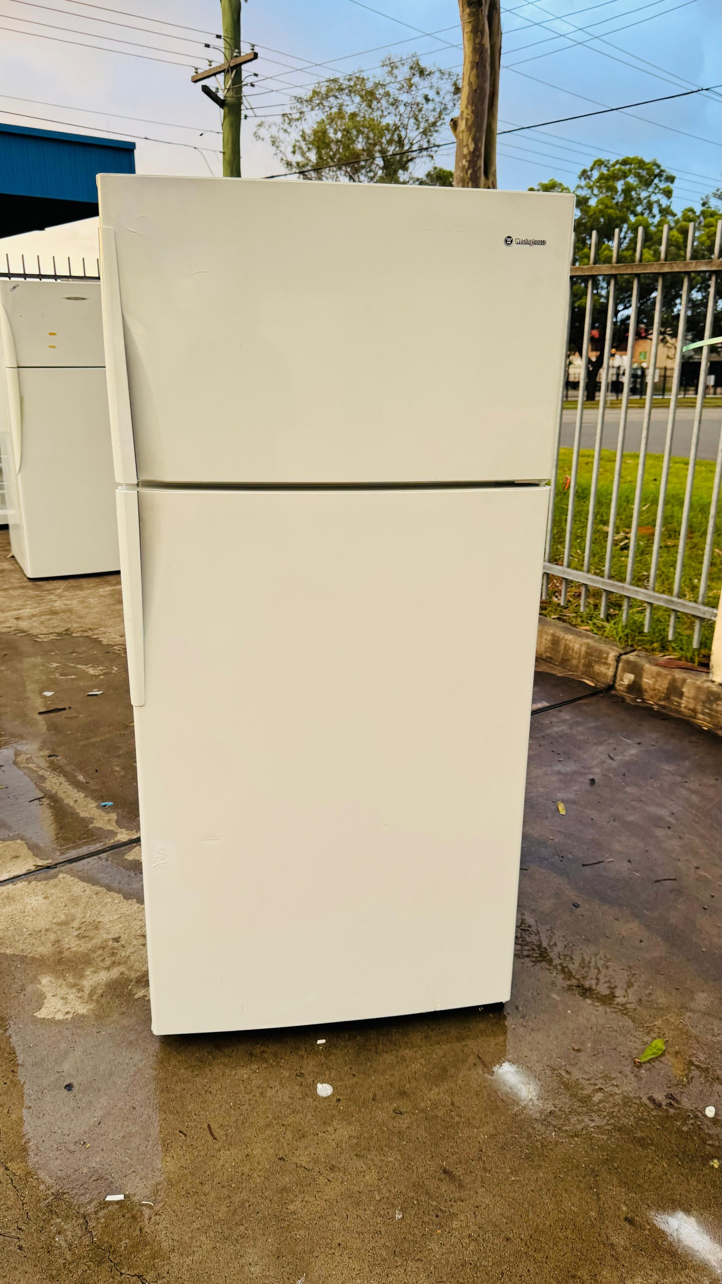 WESTINGHOUSE 520 LITRES FRIDGE FREEZER