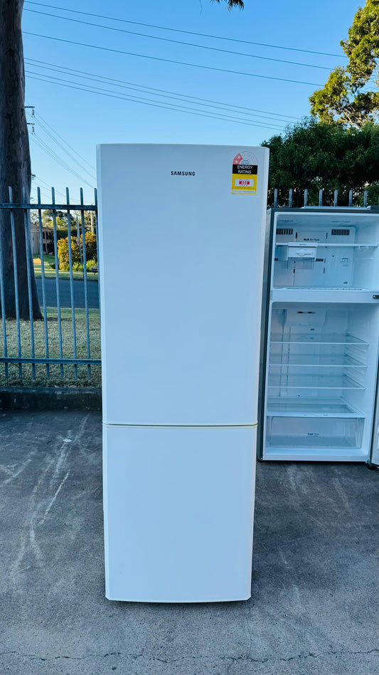 SAMSUNG 324 LITRES FRIDGE FREEZER