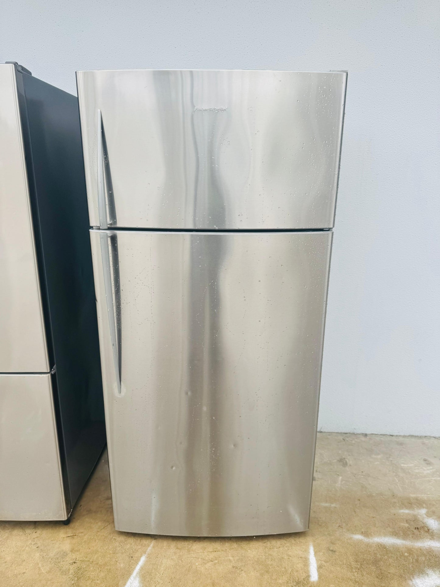 FISHER AND PAYKEL 519 LITRES FRIDGE FREEZER