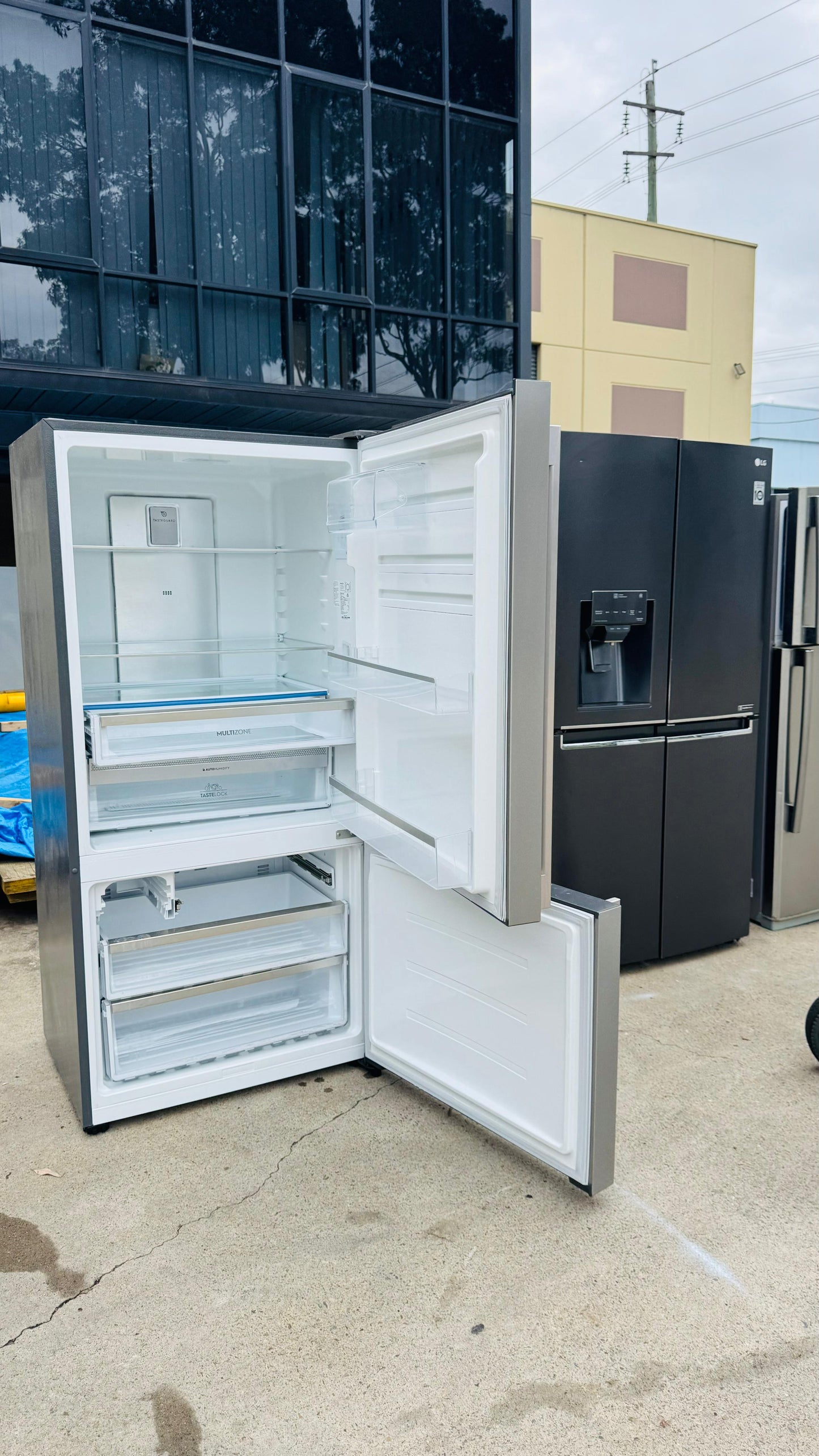 ELECTROLUX 529 LITRES FRIDGE FREEZER