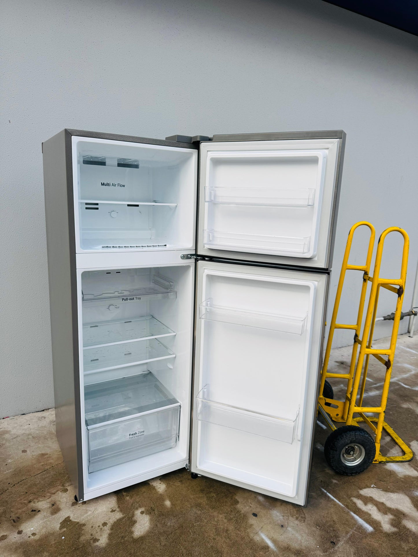 LG 243 LITRES FRIDGE FREEZER