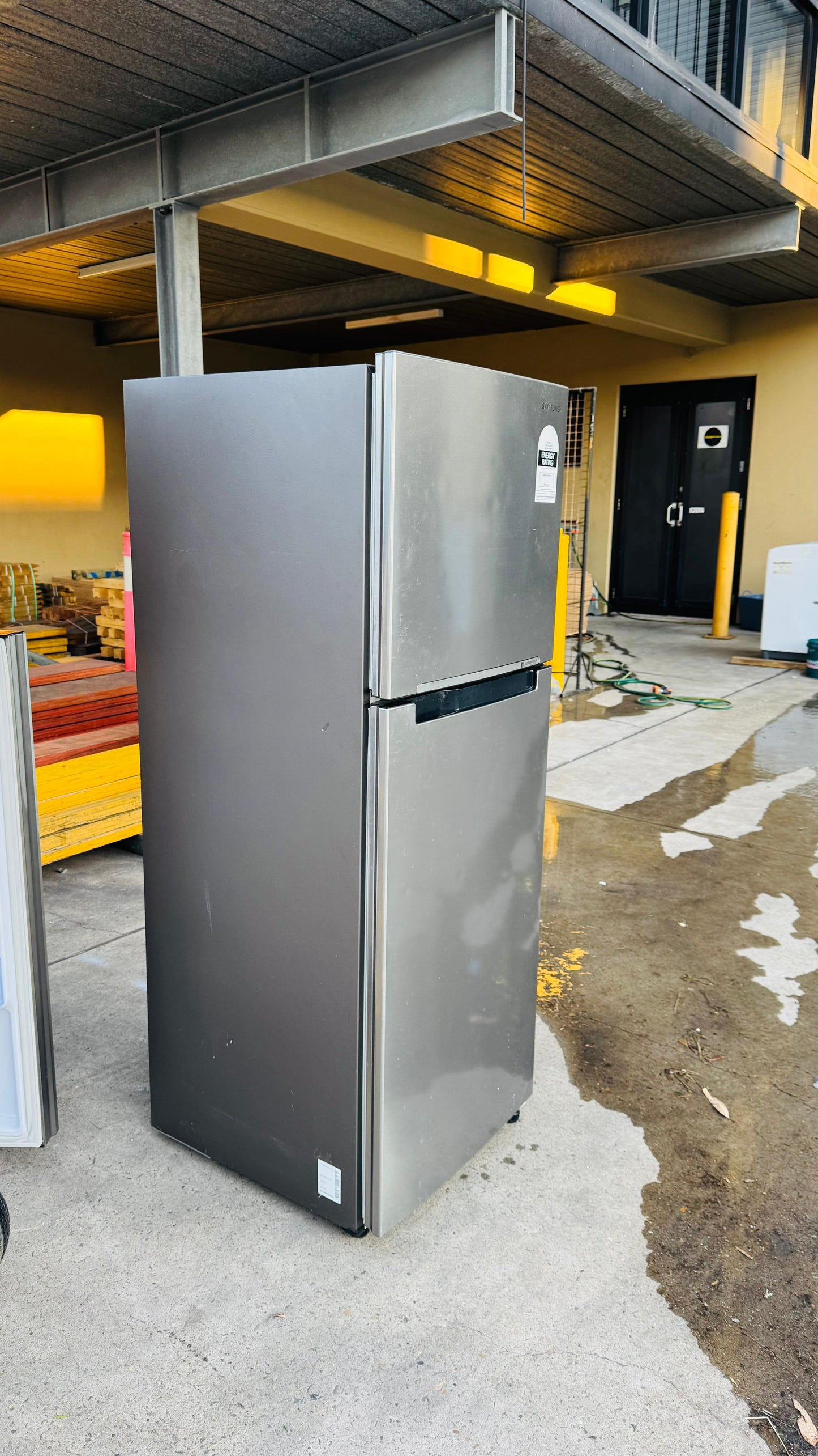SAMSUNG 318 LITRES FRIDGE FREEZER