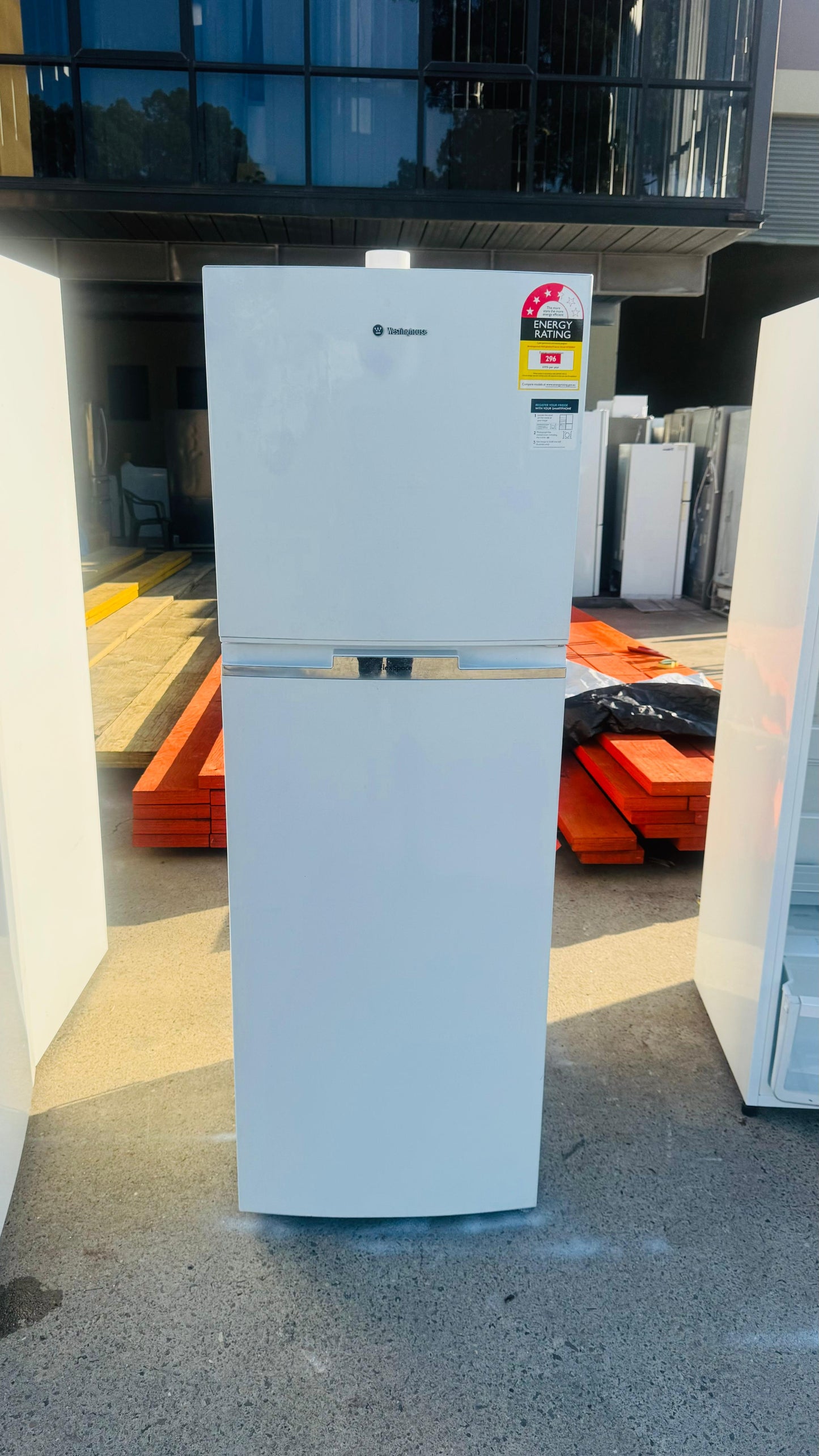 WESTINGHOUSE 275 LITRES FRIDGE FREEZER
