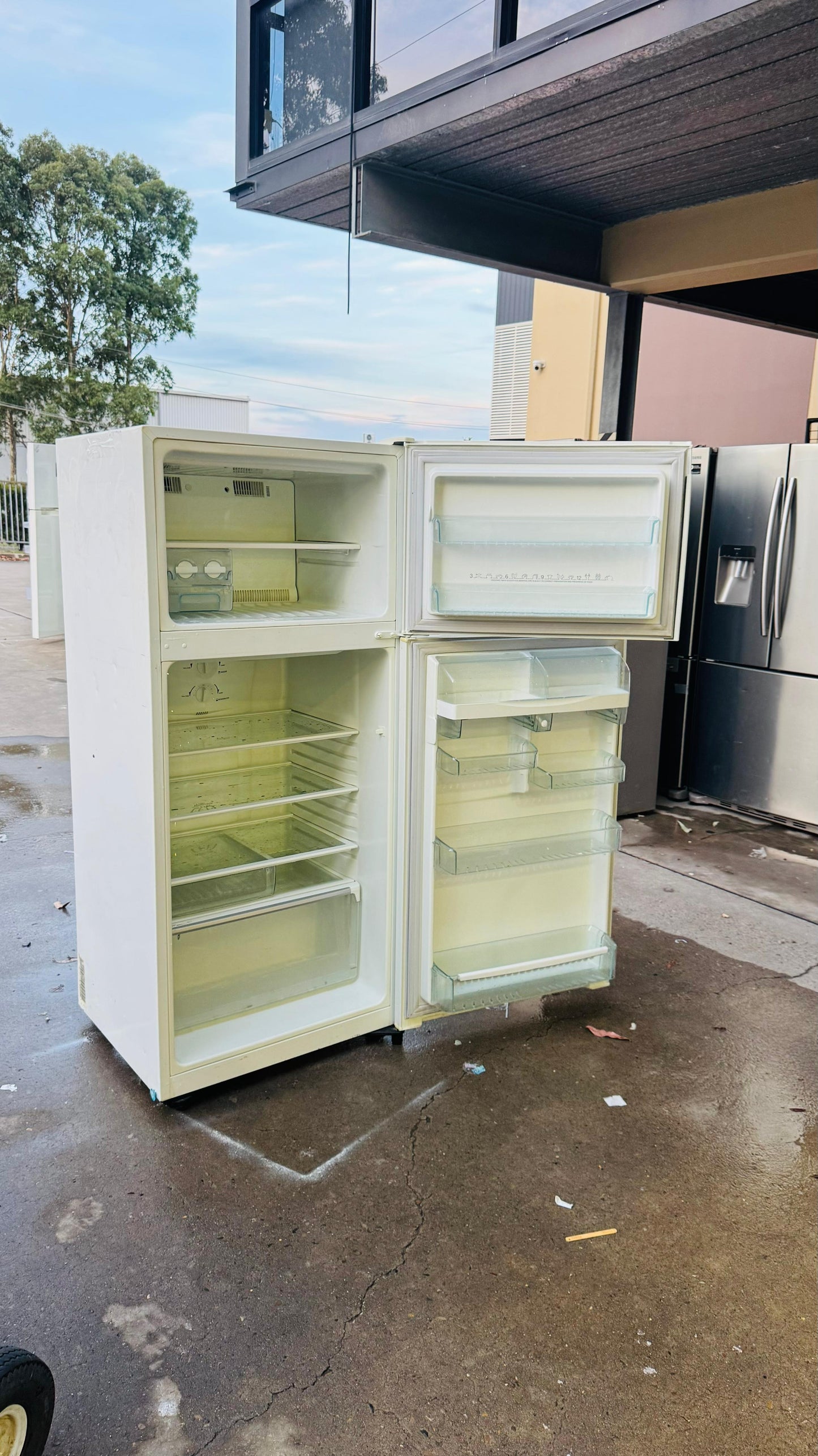 WESTINGHOUSE 420 LITRES FRIDGE FREEZER