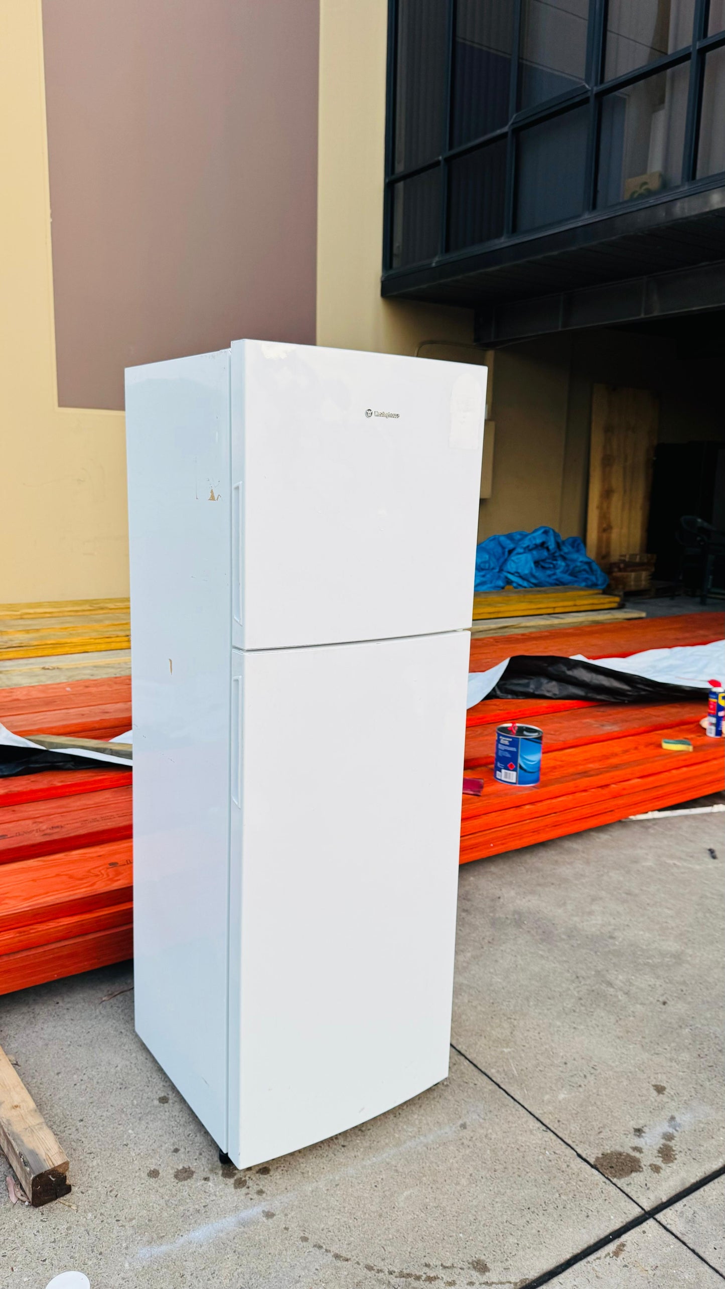 WESTINGHOUSE 254 LITRES FRIDGE FREEZER