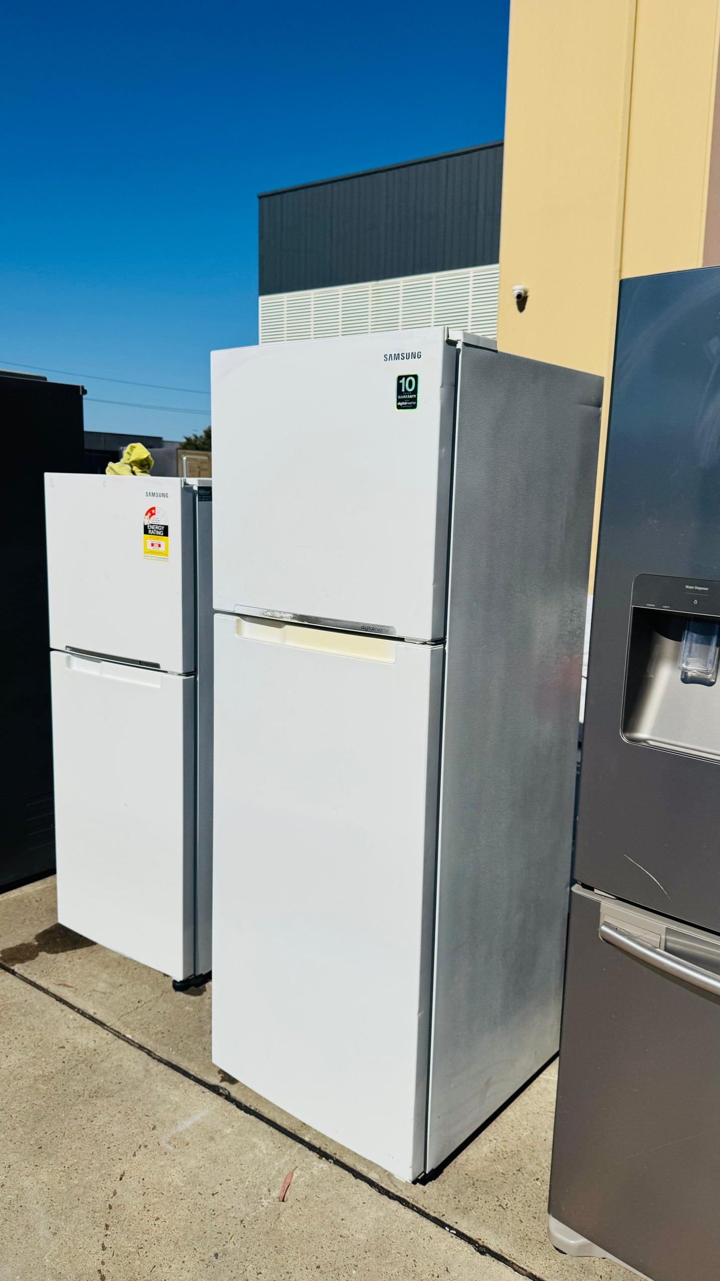 SAMSUNG 341 LITRES FRIDGE FREEZER