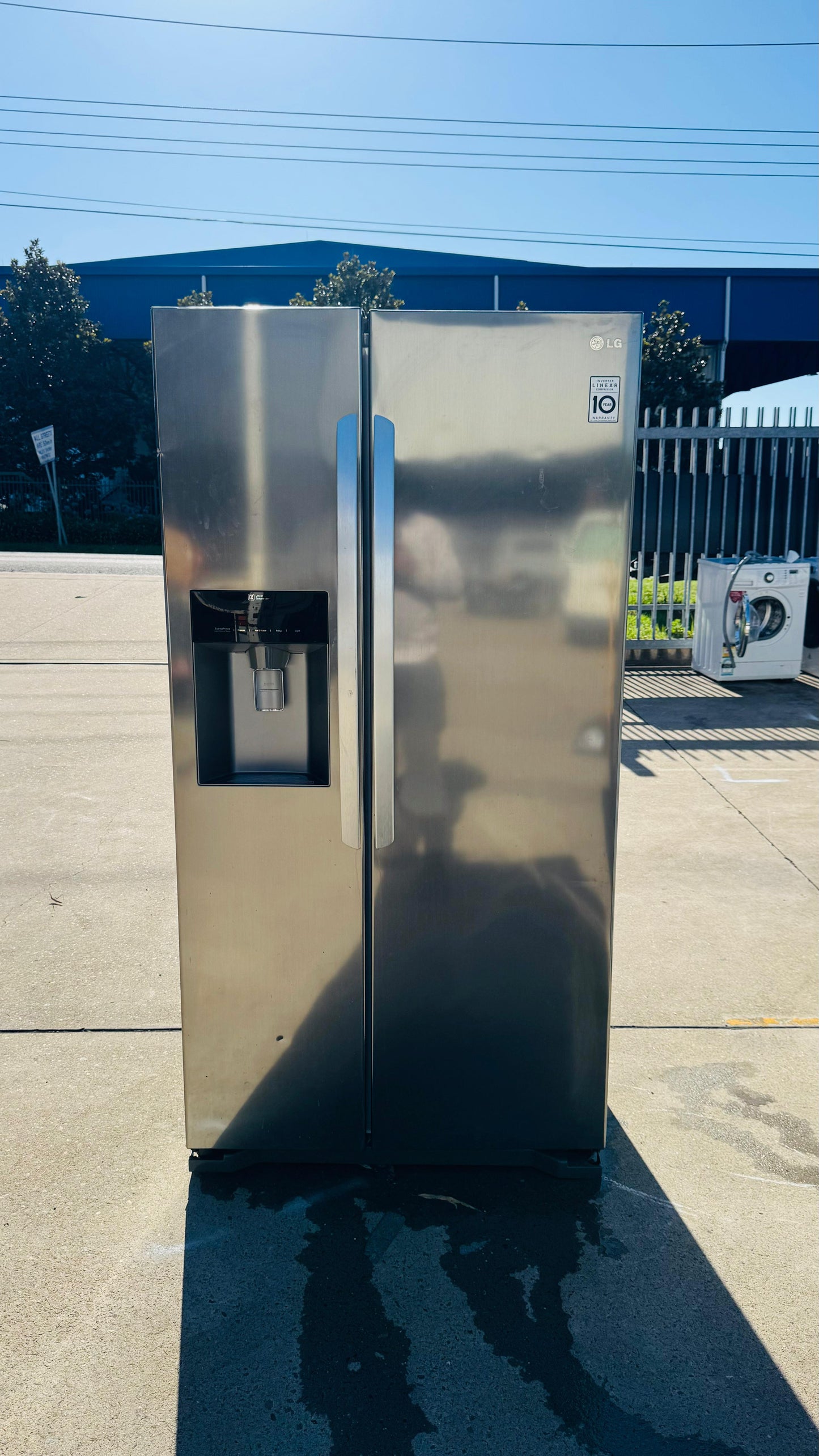 LG 563 LITRES SIDE BY SIDE DOOR FRIDGE FREEZER