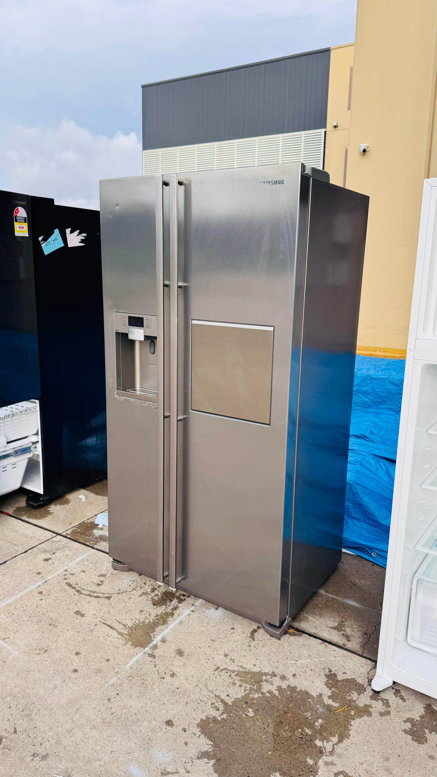 SAMSUNG SIDE BY SIDE 684 LITRES FRIDGE FREEZER