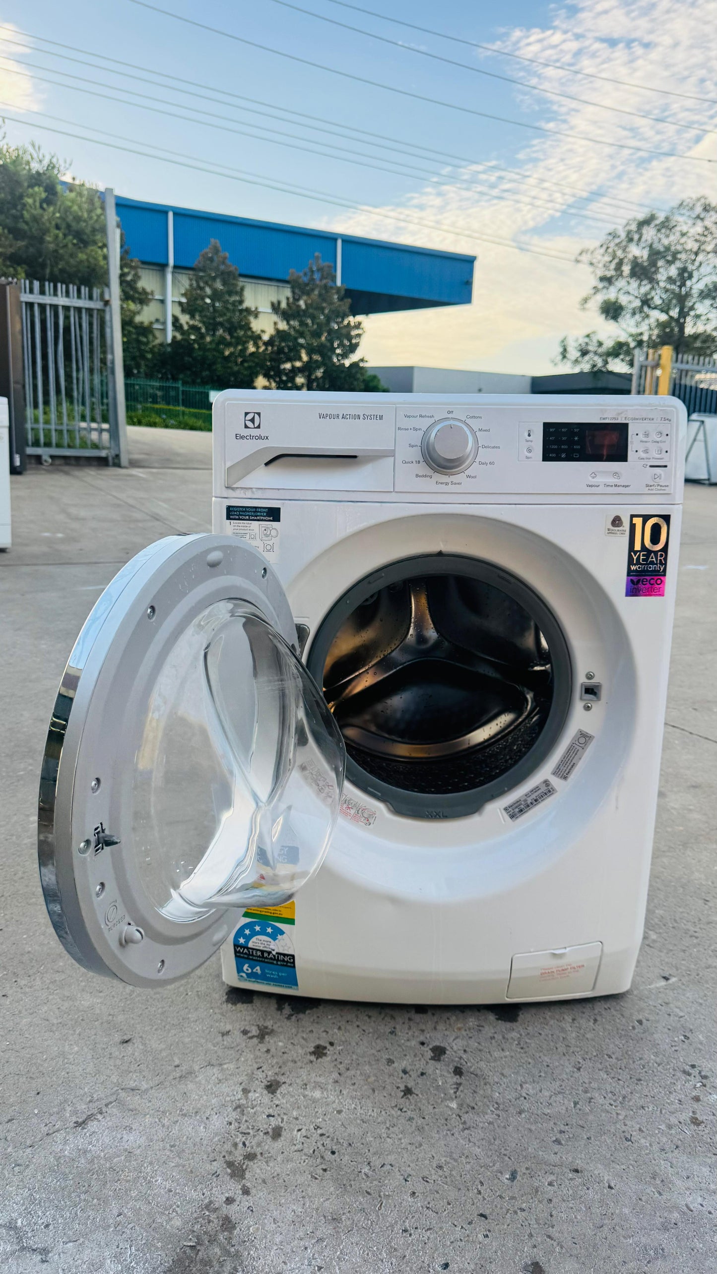 ELECTROLUX 7.5KGS FRONT LOADER WASHING MACHINE