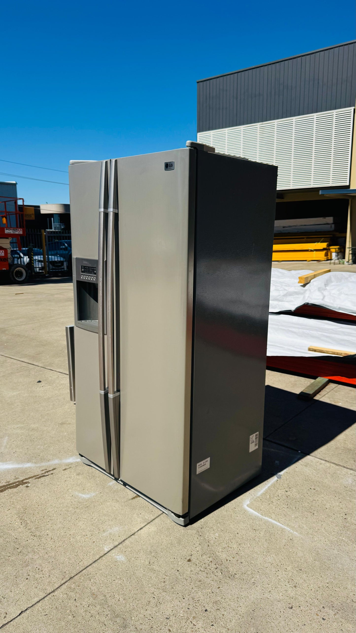 LG SIDE BY SIDE 567 LITRES FRIDGE FREEZER