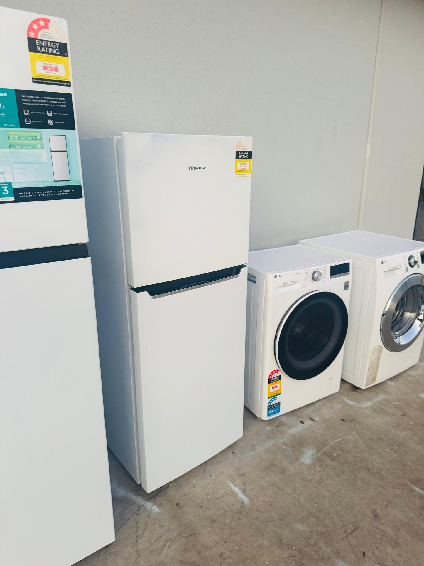 HISENSE 230 LITRES FRIDGE FREEZER