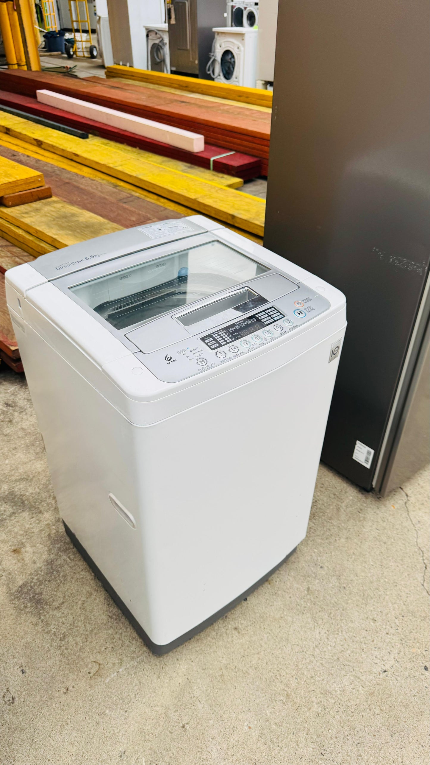 LG 5.5KGS TOP LOADER WASHING MACHINE