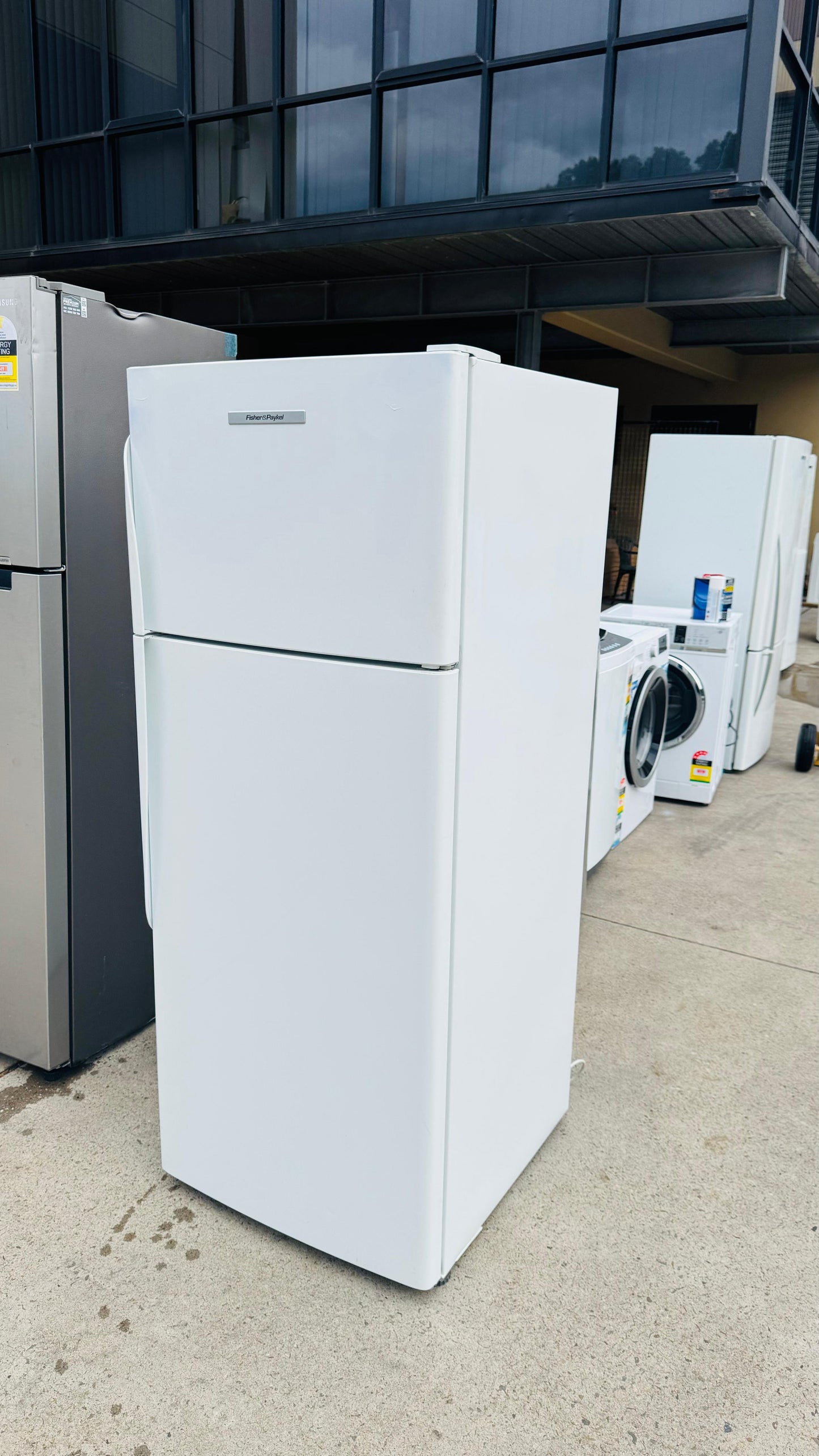 FISHER AND PAYKEL 380 LITRES FRIDGE FREEZER