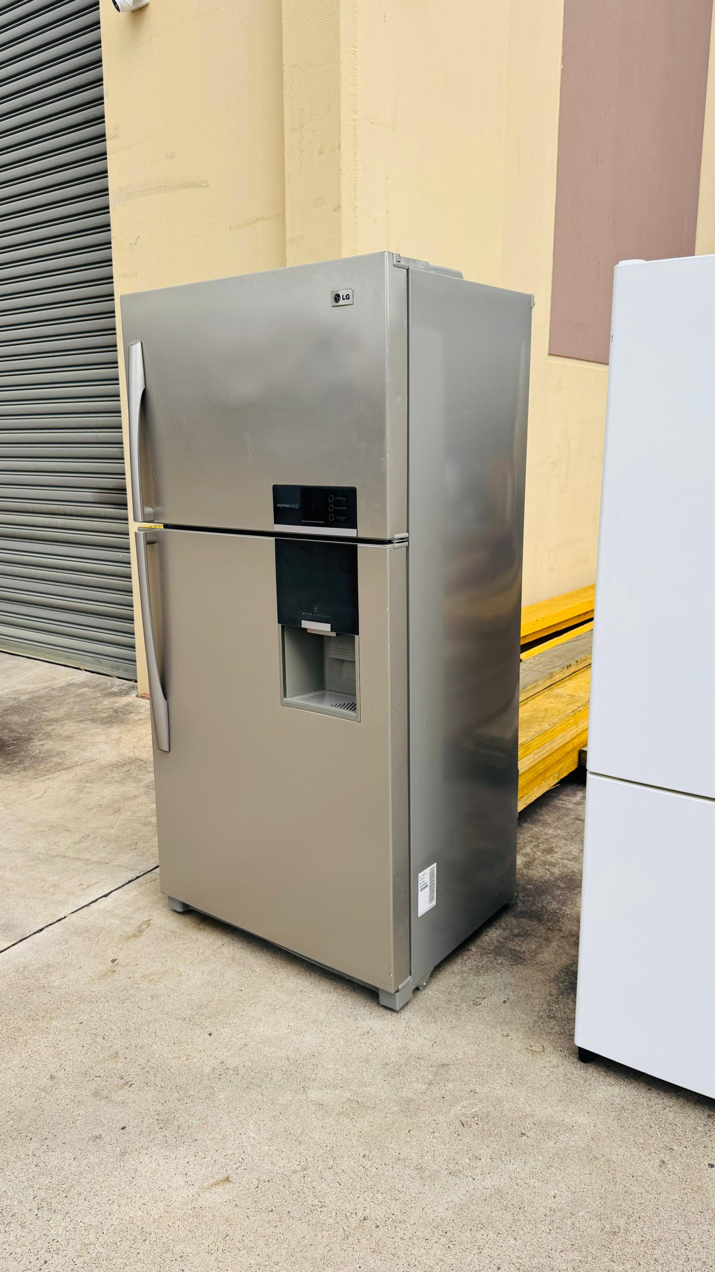LG 564 LITRES FRIDGE FREEZER & WATER DISPENSER
