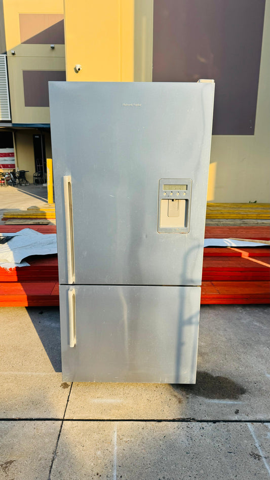 FISHER AND PAYKEL 519 LITRES FRIDGE FREEZER