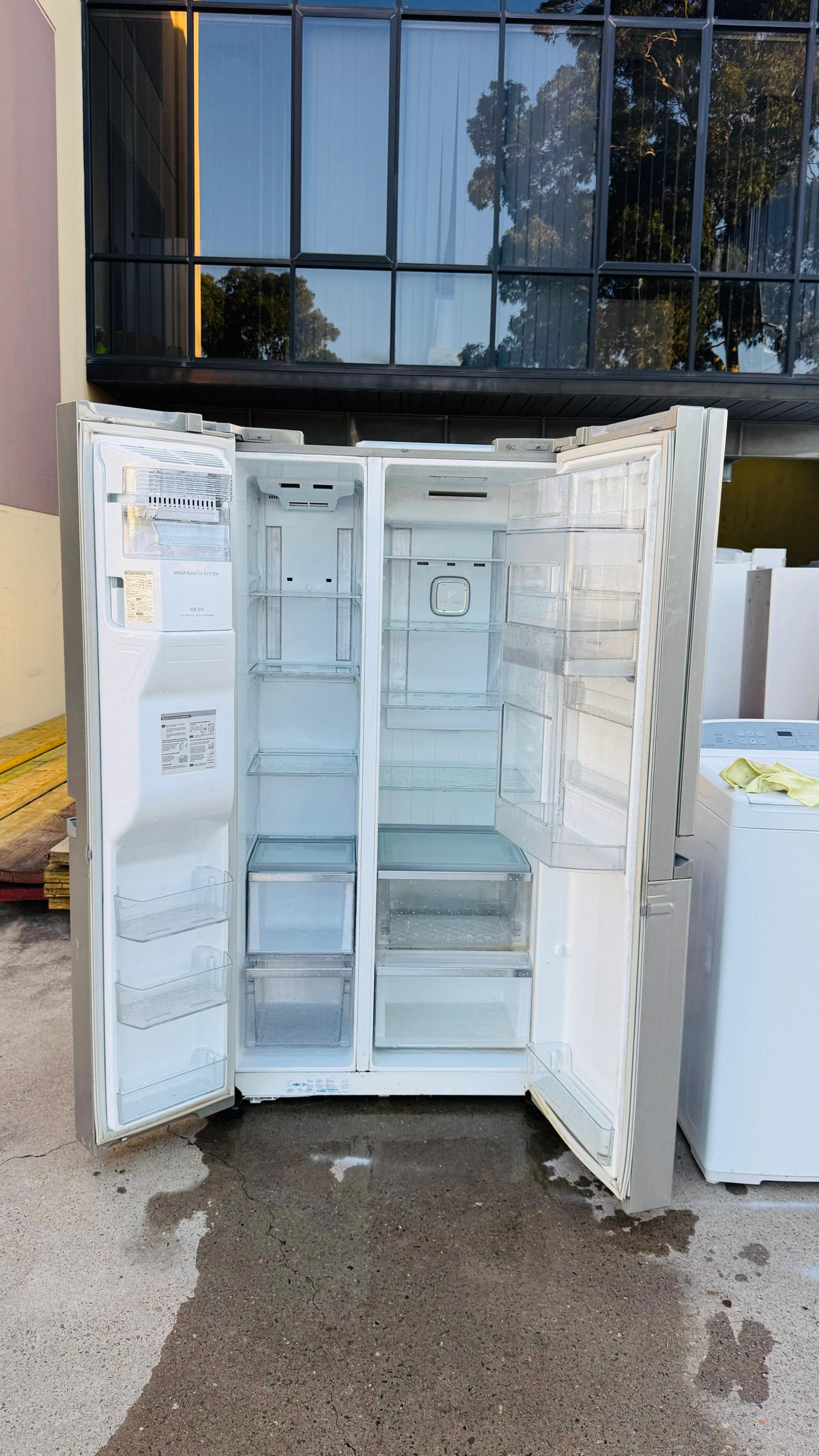LG SIDE BY SIDE 661 LITRES FRIDGE FREEZER
