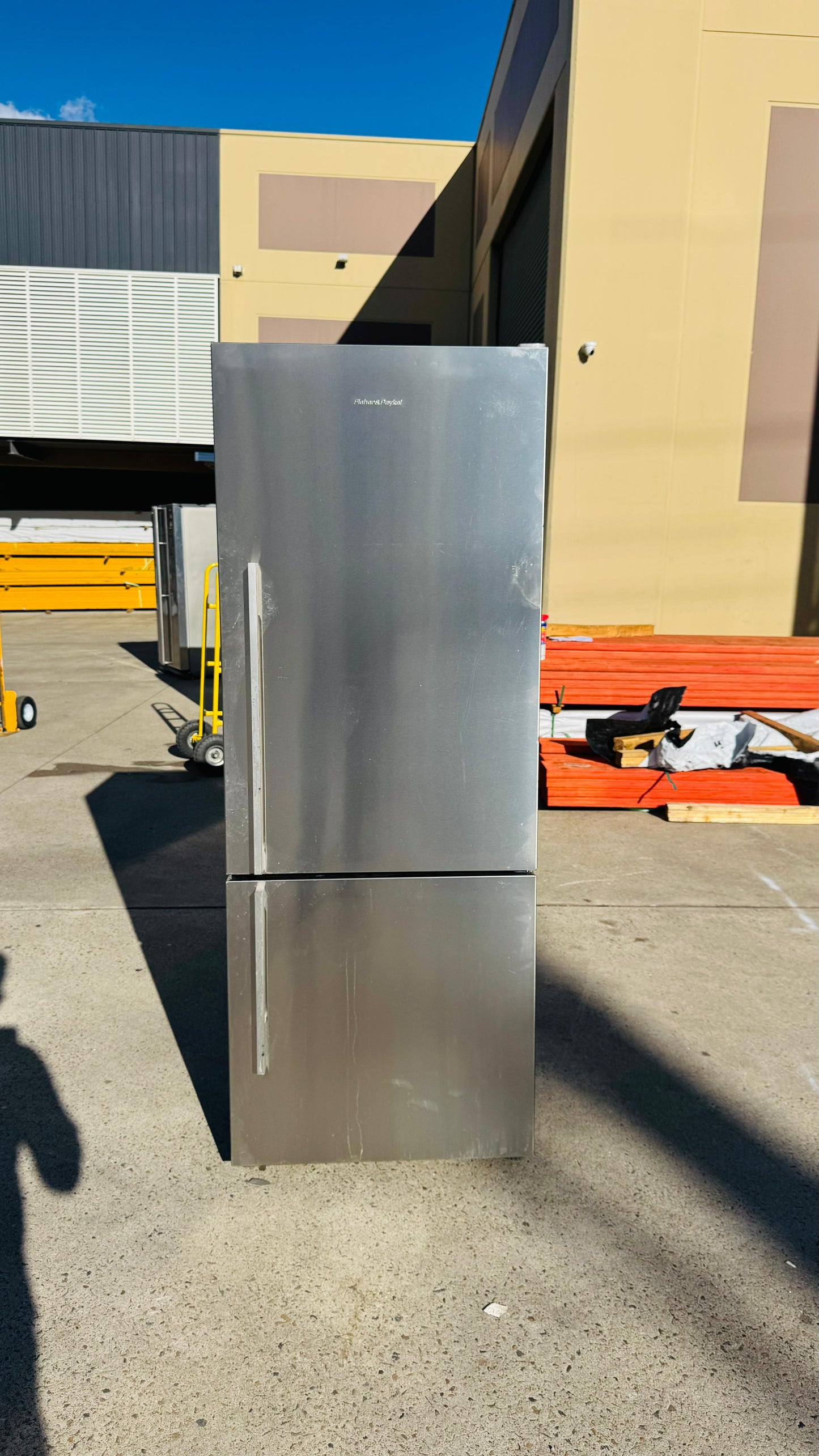 FISHER AND PAYKEL 403 LITRES FRIDGE FREEZER