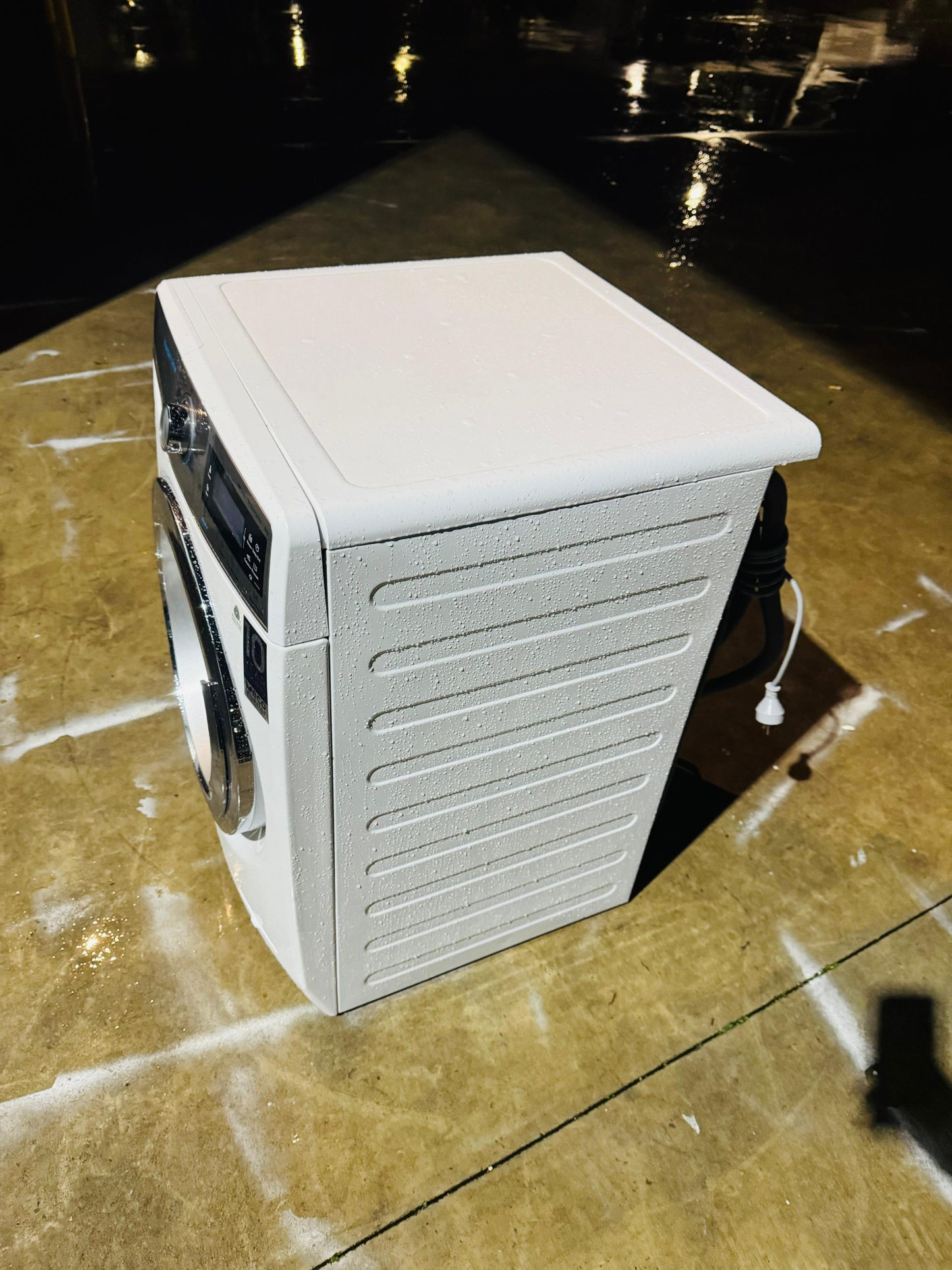 ELECTROLUX 9 KGS FRONT LOADER WASHING MACHINE