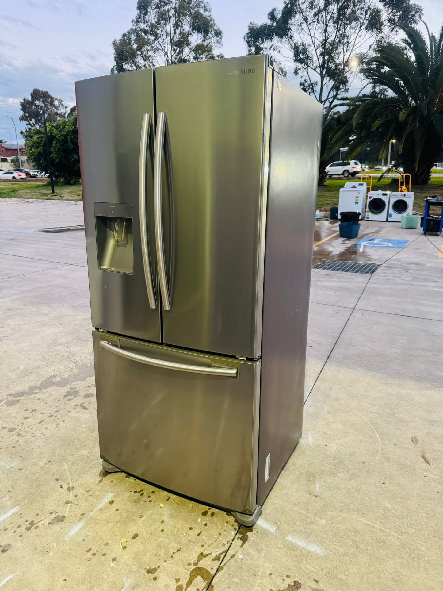 SAMSUNG 579 LITRES FRENCH DOOR FRIDGE FREEZER