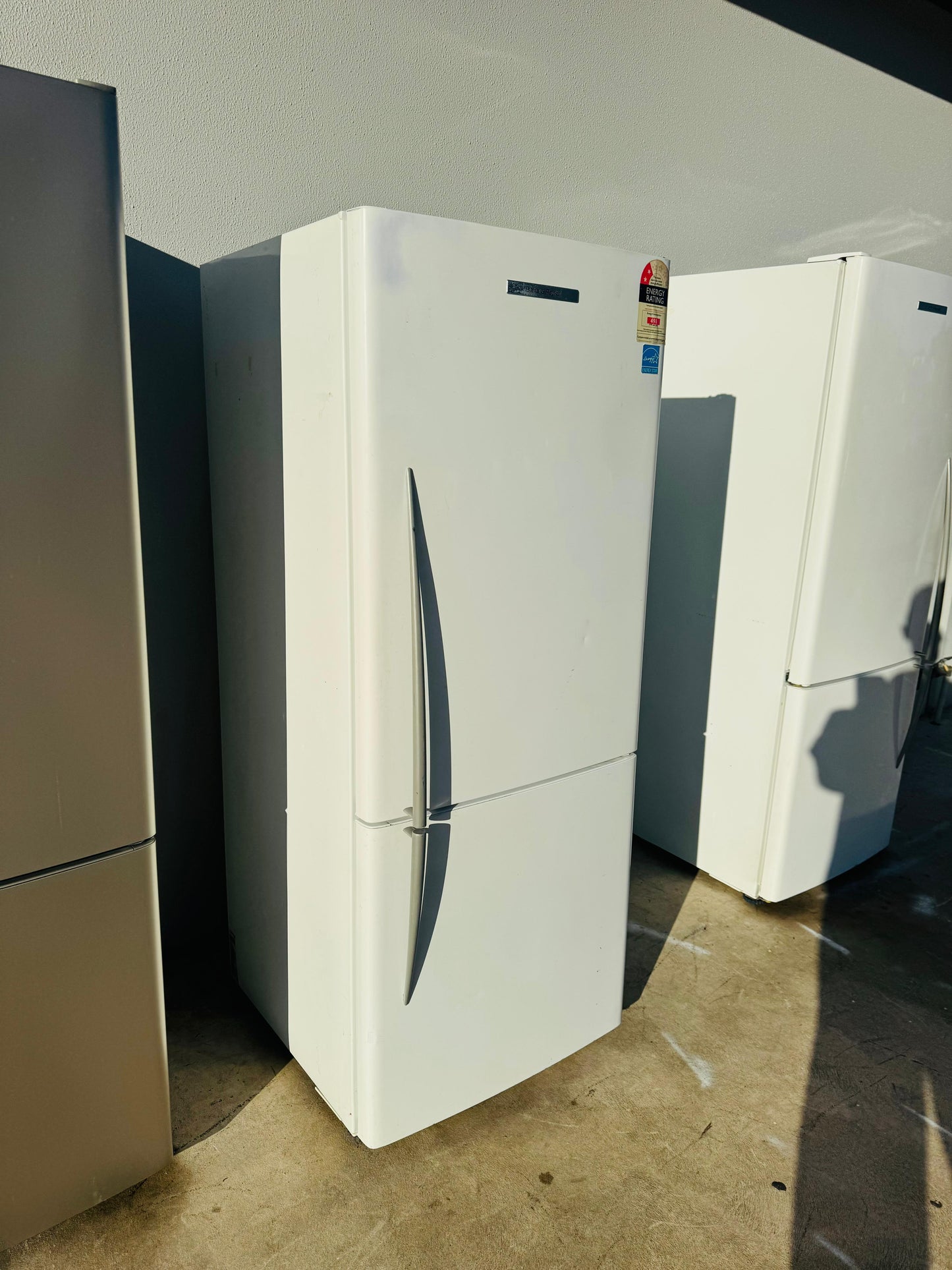 FISHER AND PAYKEL 373 LITRES FRIDGE FREEZER
