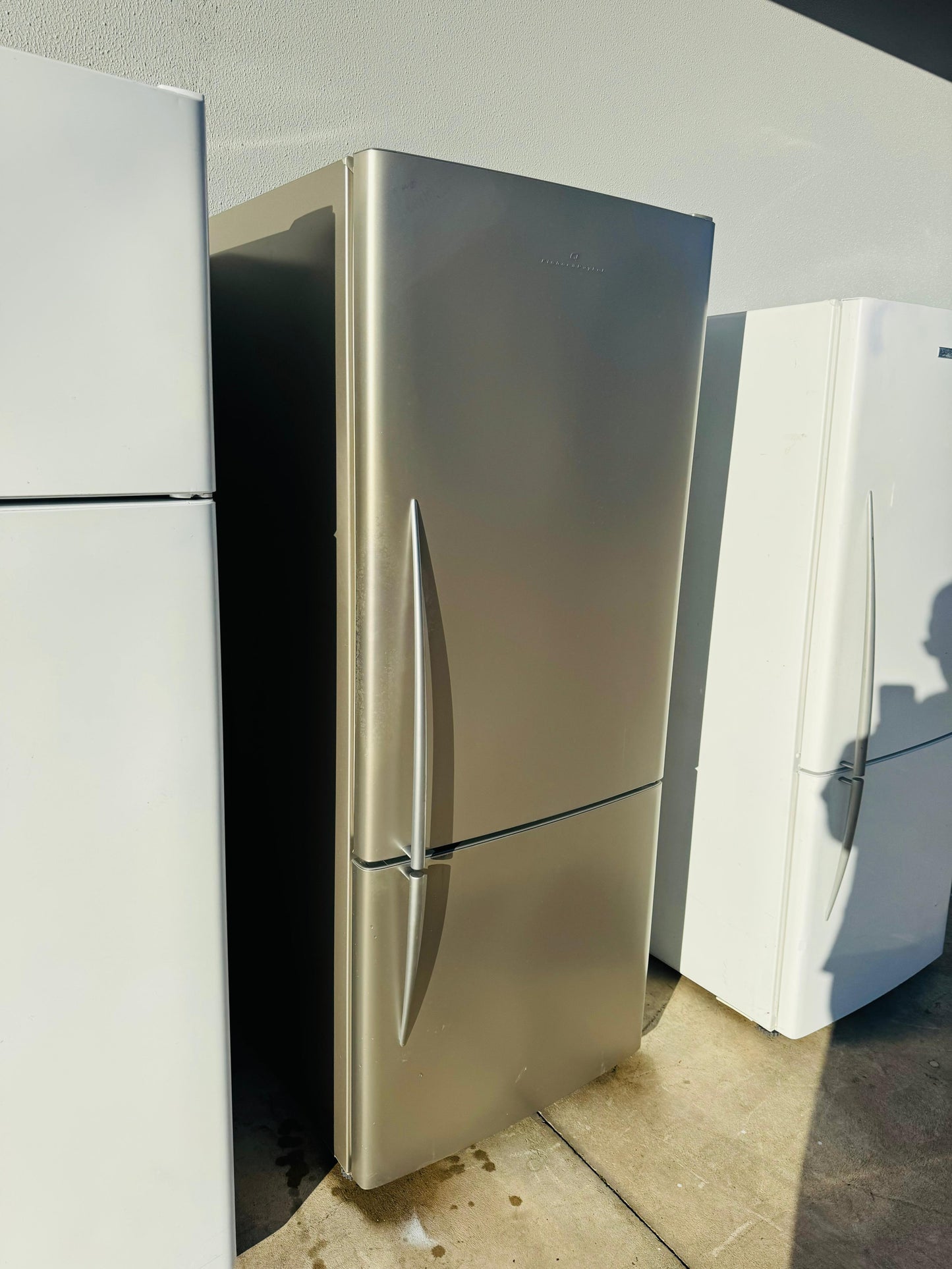 FISHER AND PAYKEL 442 LITRES FRIDGE FREEZER