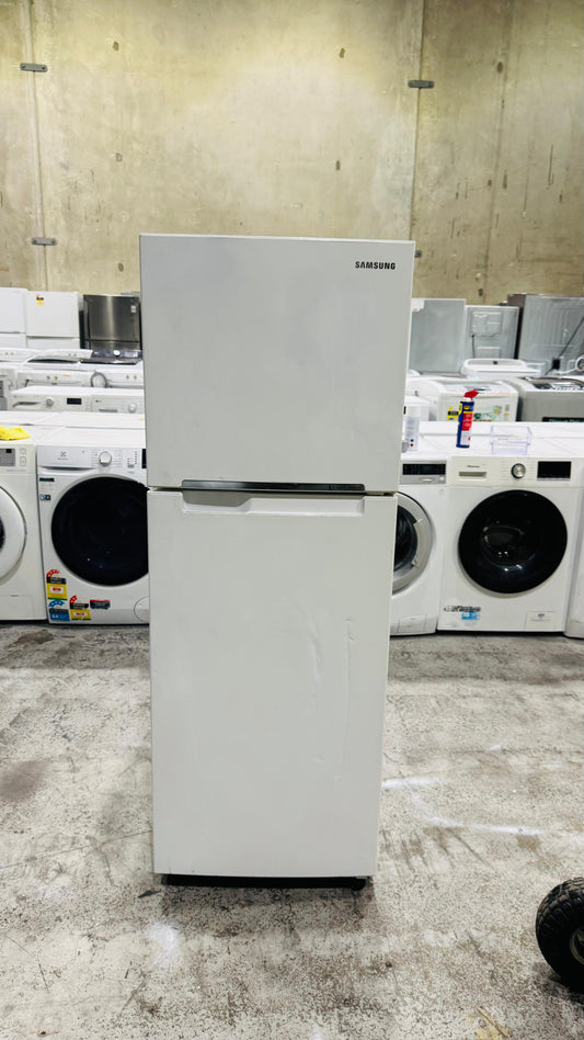 SAMSUNG 255 LITRES FRIDGE FREEZER