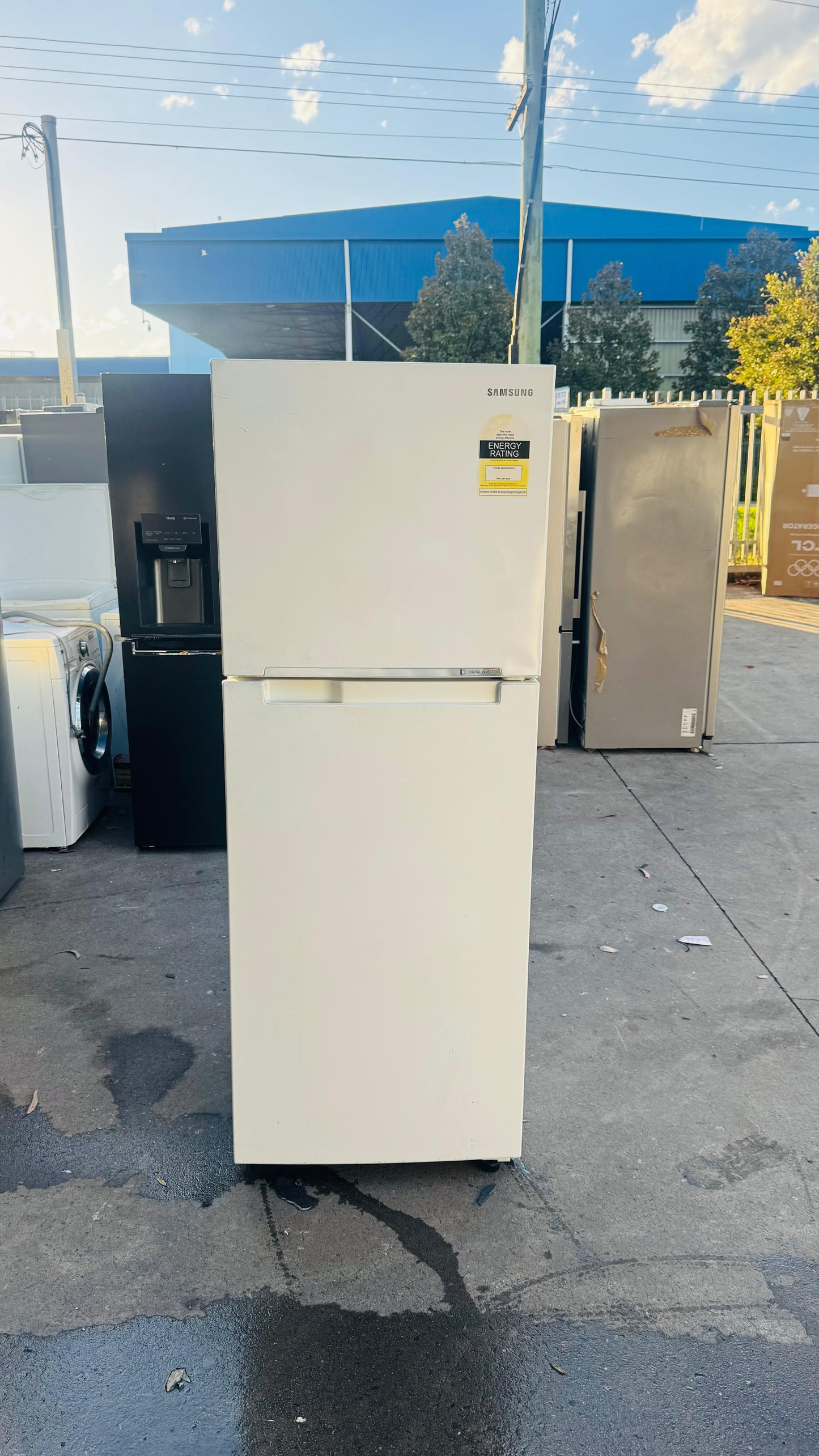 SAMSUNG 320 LITRES FRIDGE FREEZER