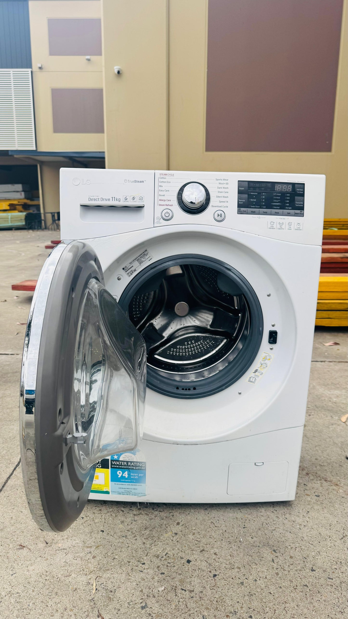 LG 11 KGS FRONT LOADER WASHING MACHINE