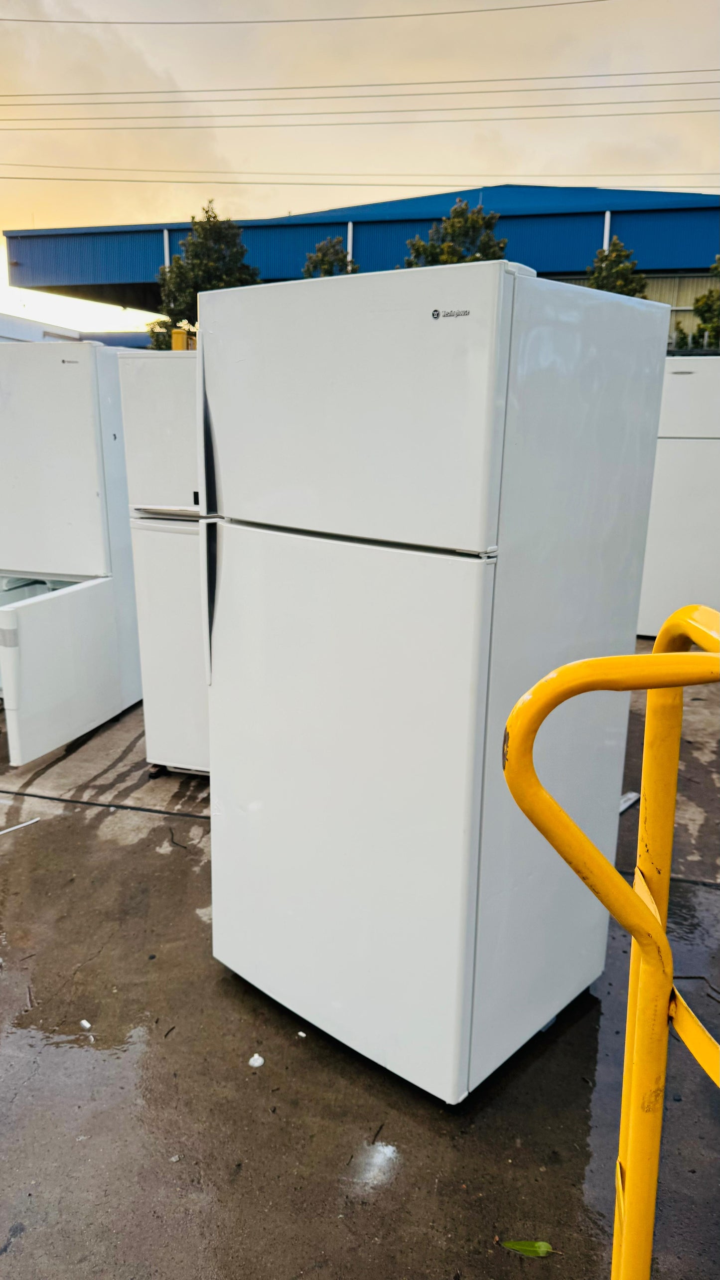 WESTINGHOUSE 520 LITRES FRIDGE FREEZER