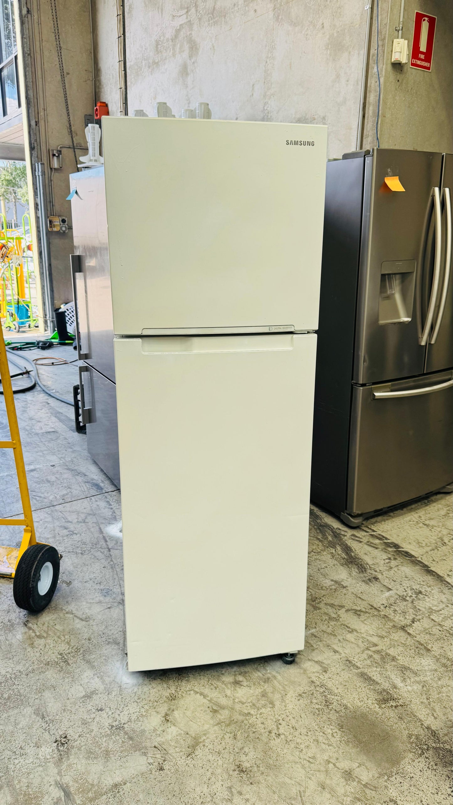 SAMSUNG 343 LITRES FRIDGE FREEZER