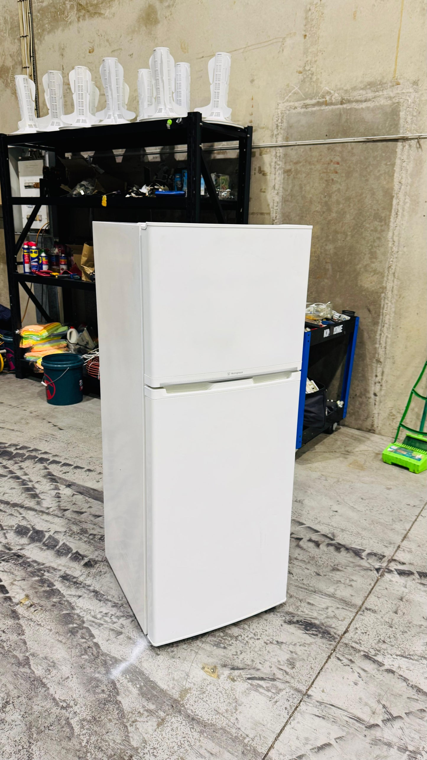 WESTINGHOUSE 230 LITRES FRIDGE FREEZER