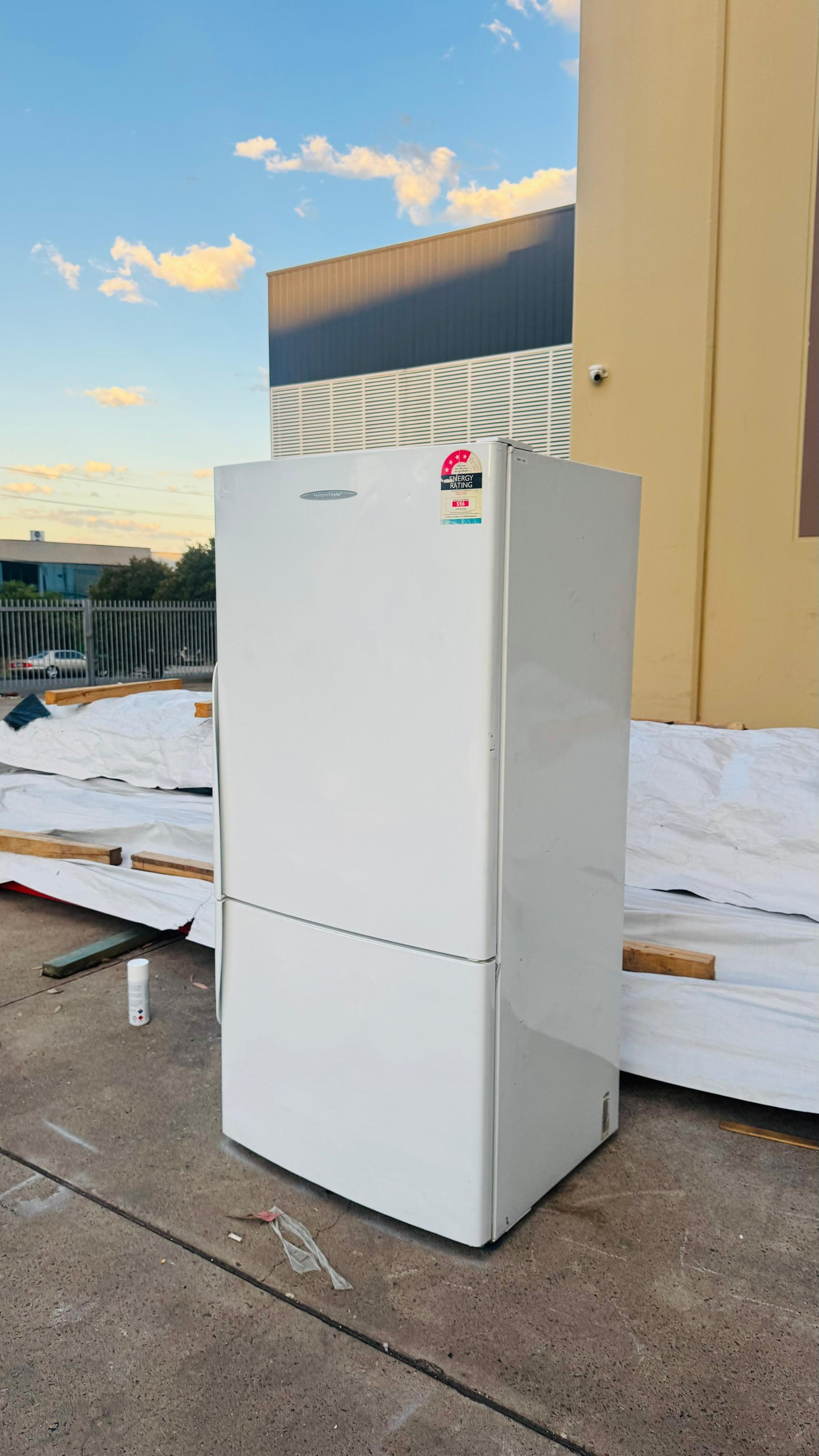 FISHER AND PAYKEL 522 LITRES FRIDGE FREEZER