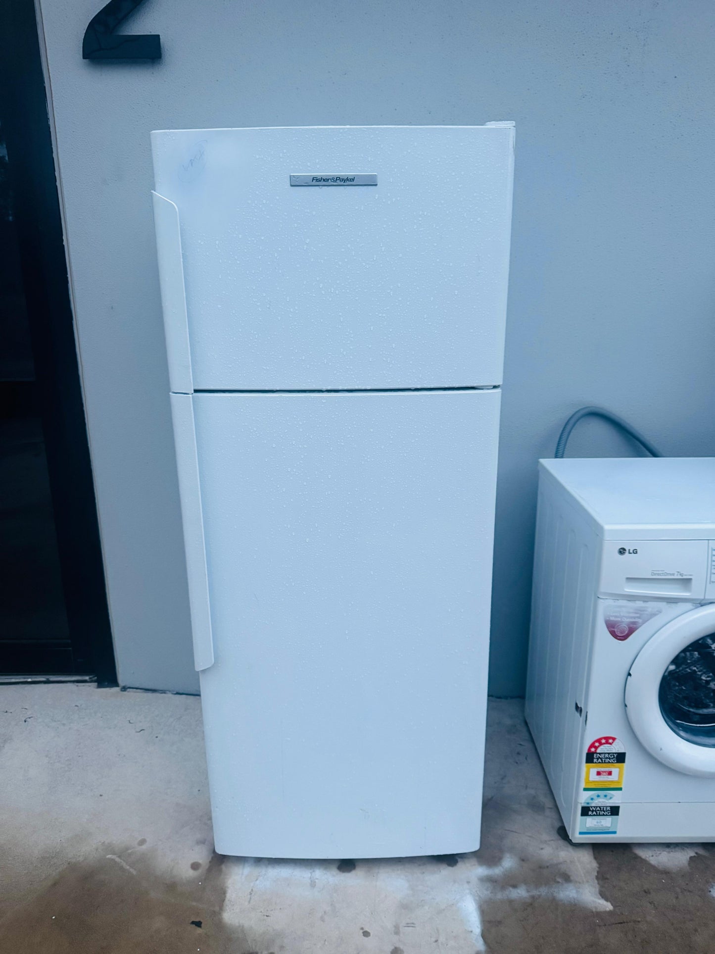 FISHER AND PAYKEL 380 LITRES FRIDGE FREEZER