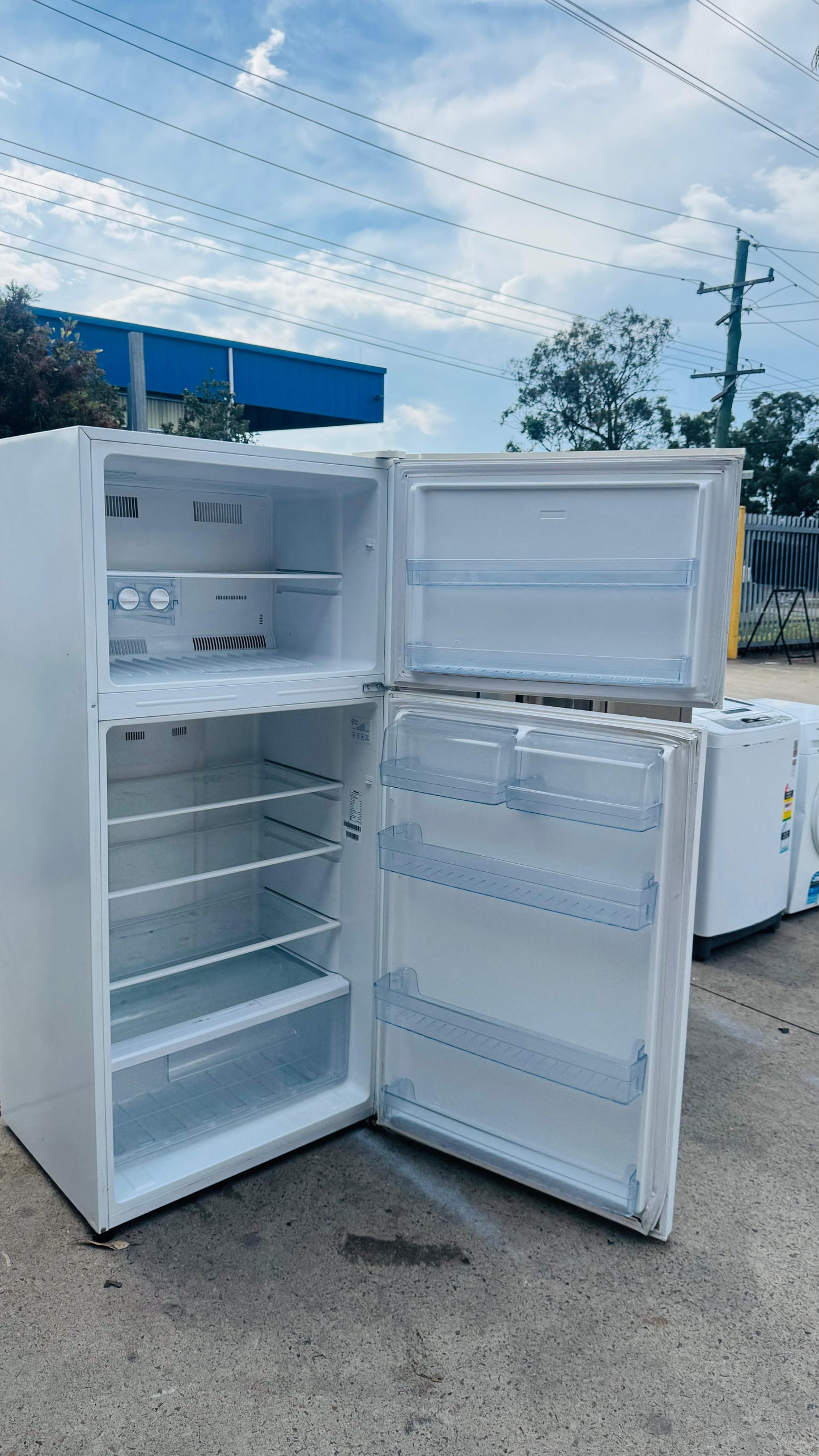 HISENSE 526 LITRES FRIDGE FREEZER