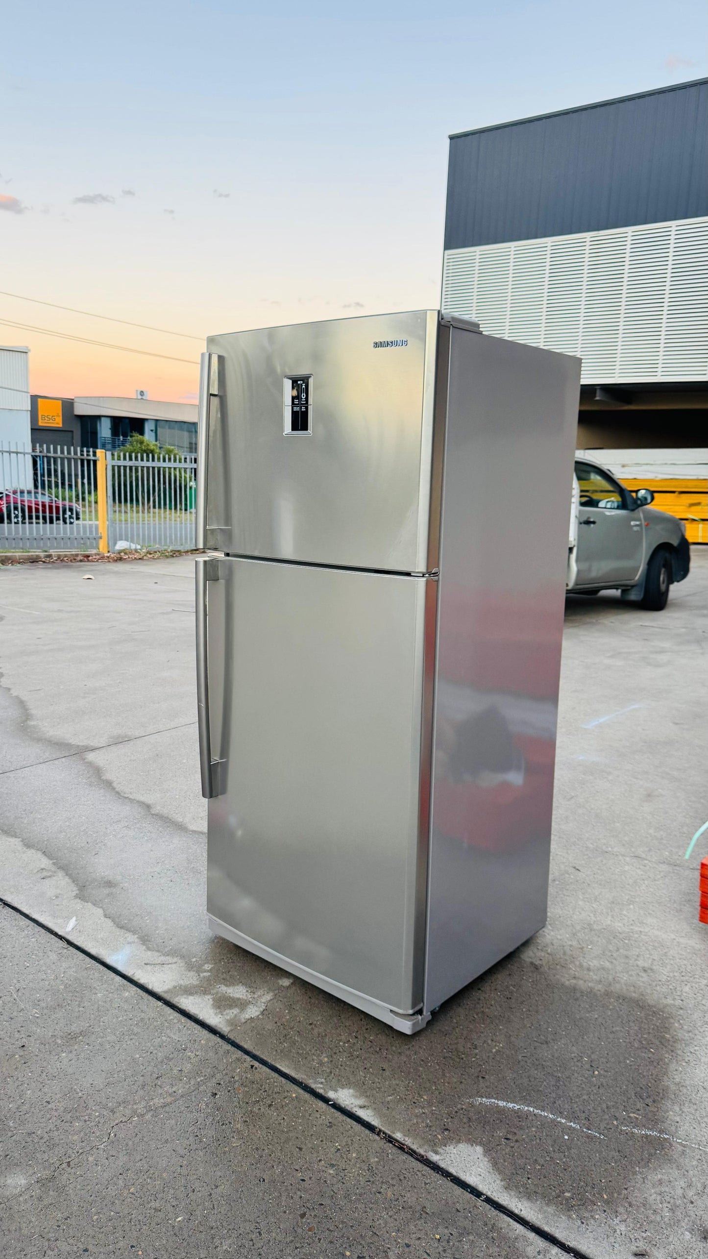 SAMSUNG 512 LITRES FRIDGE FREEZER