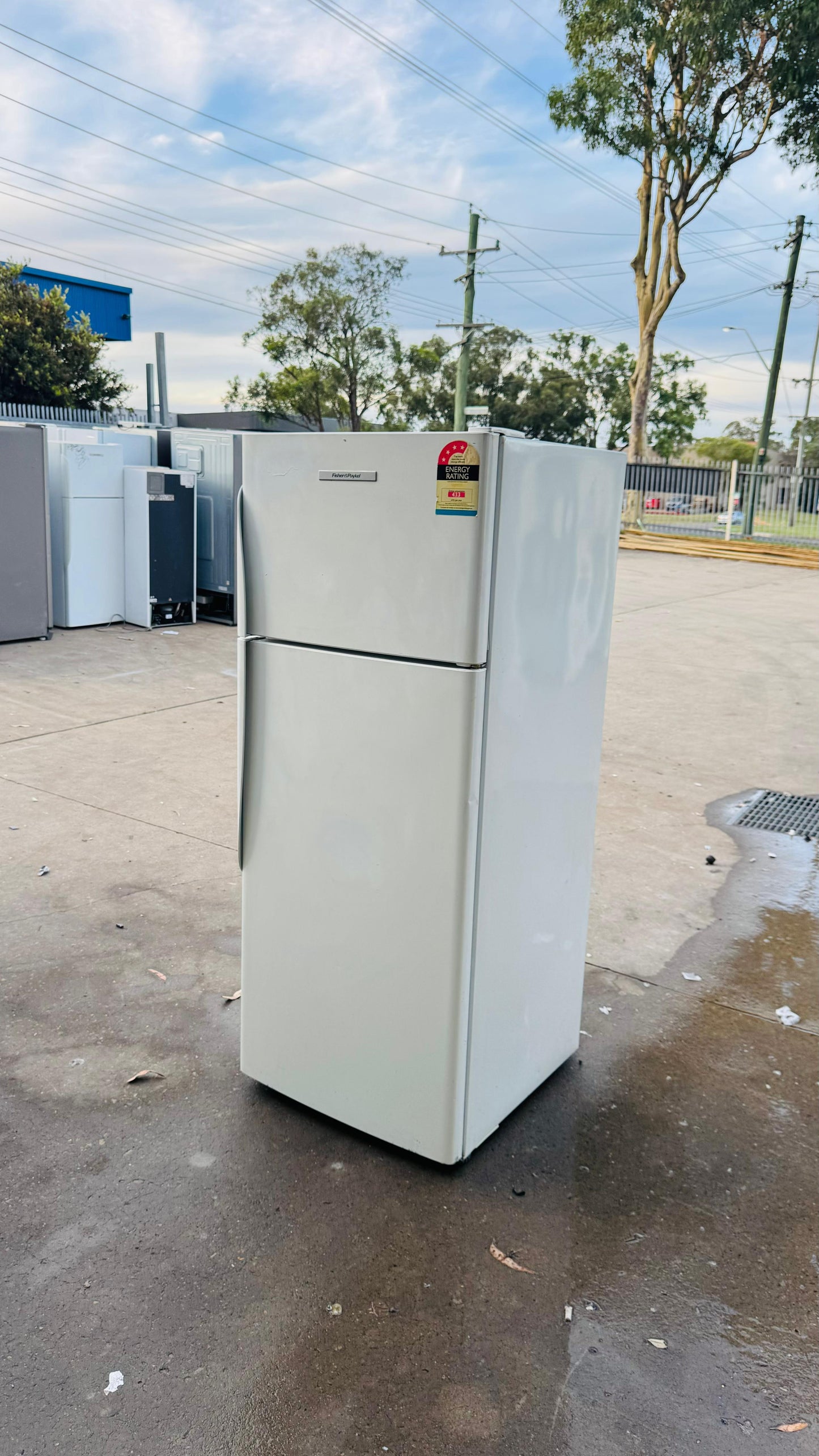 FISHER AND PAYKEL 380 LITRES FRIDGE FREEZER