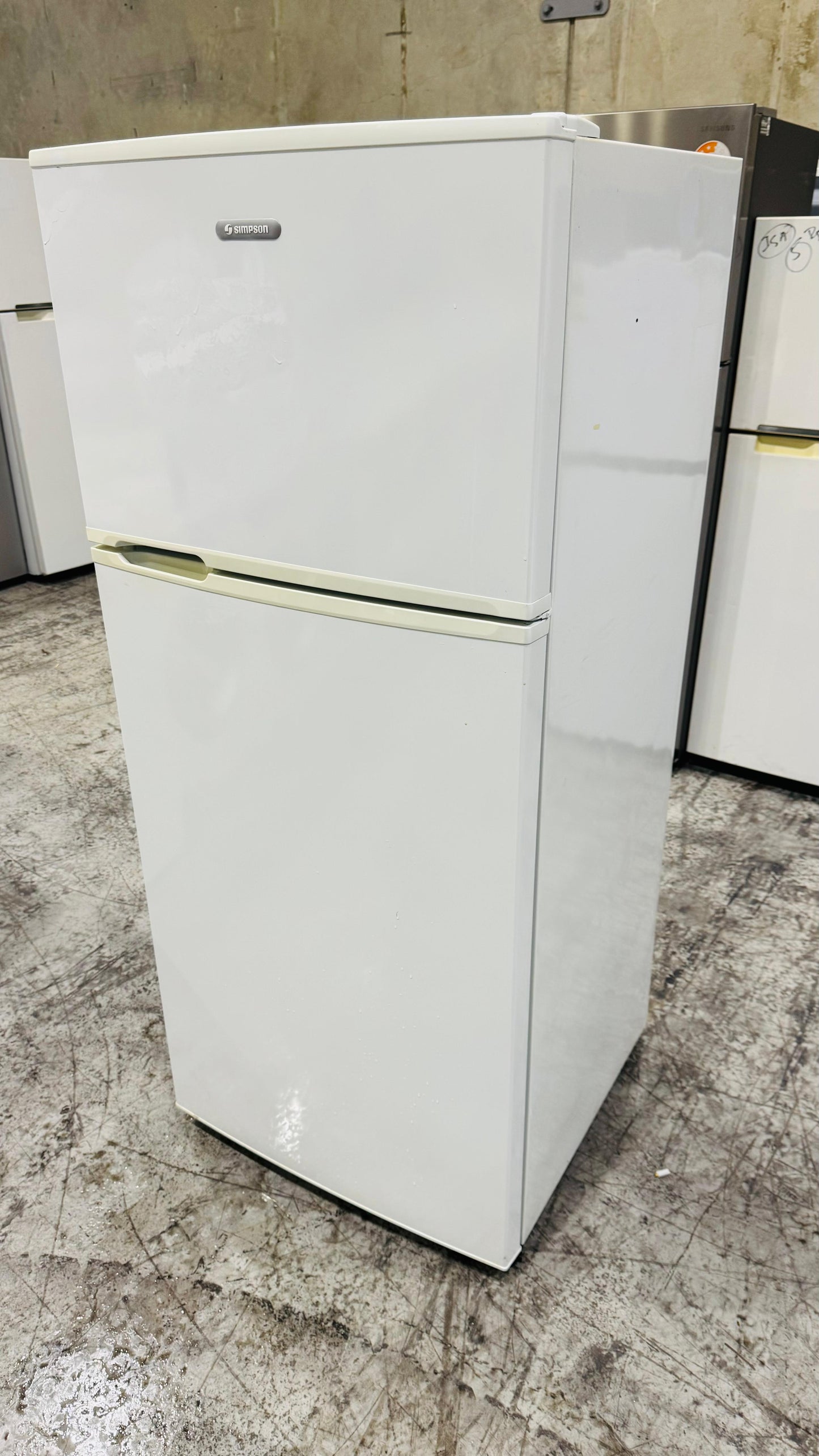 KELVINATOR 420 LITRES FRIDGE FREEZER