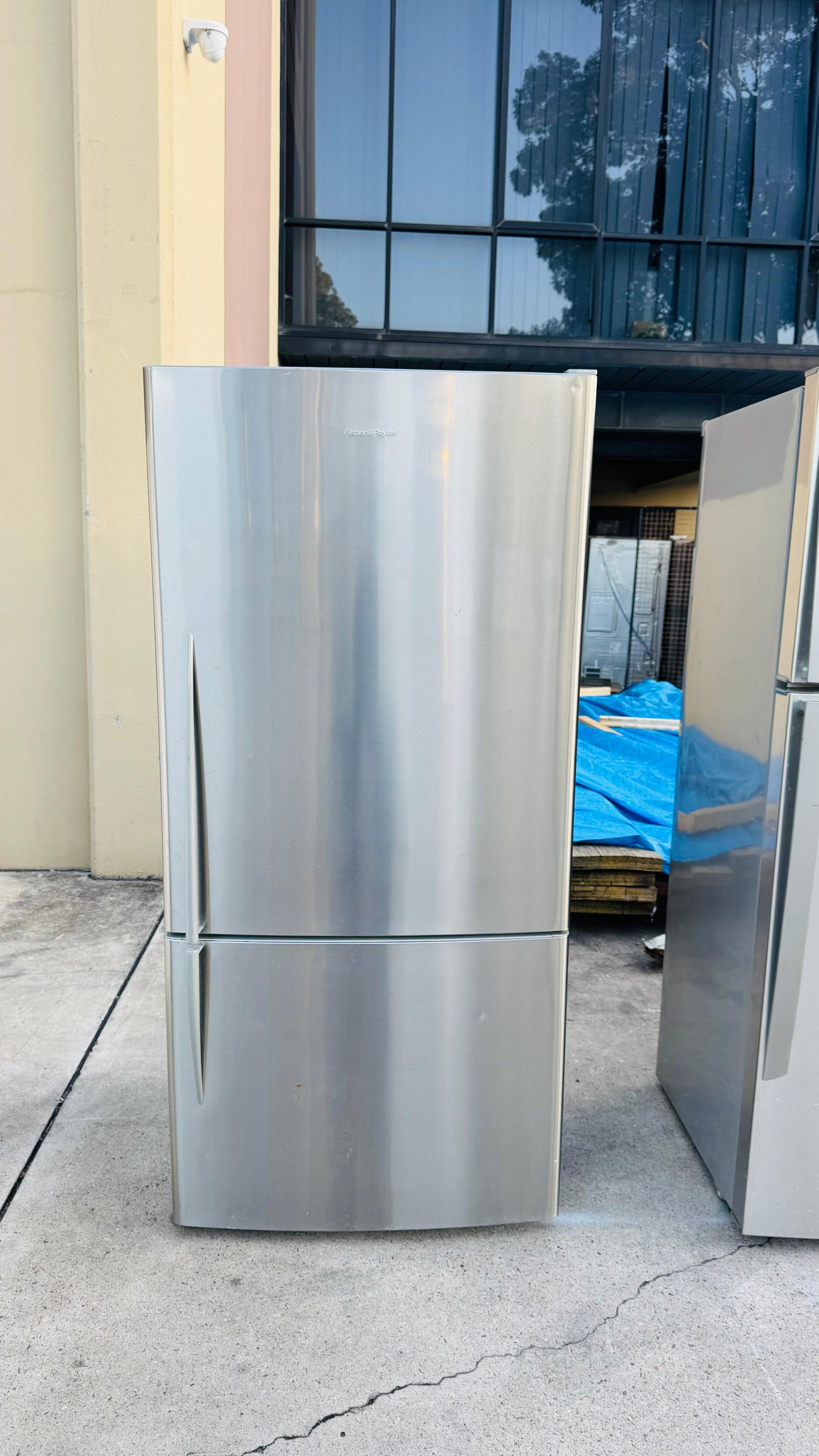 FISHER AND PAYKEL 519 LITRES FRIDGE FREEZER