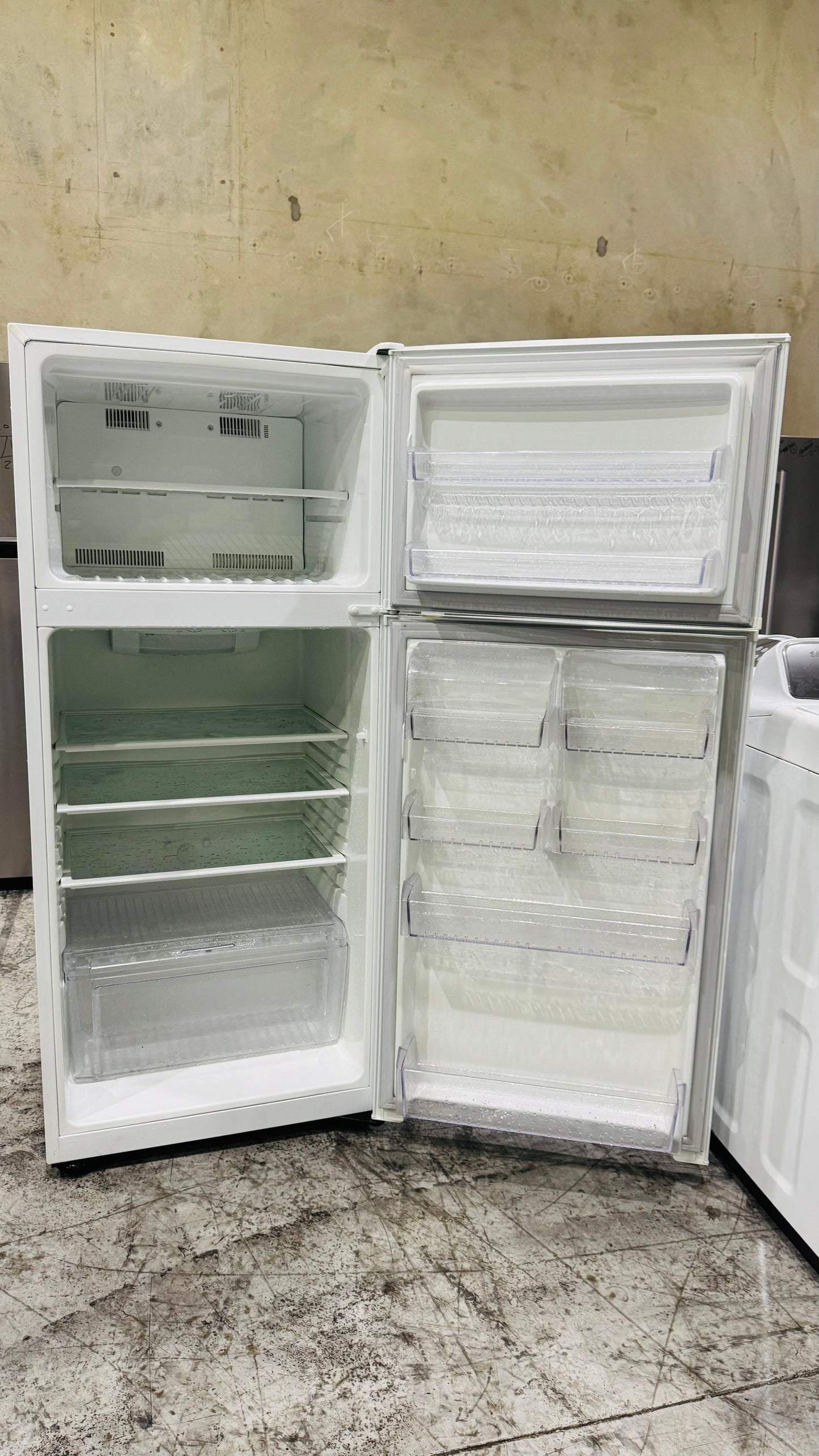 KELVINATOR 420 LITRES FRIDGE FREEZER