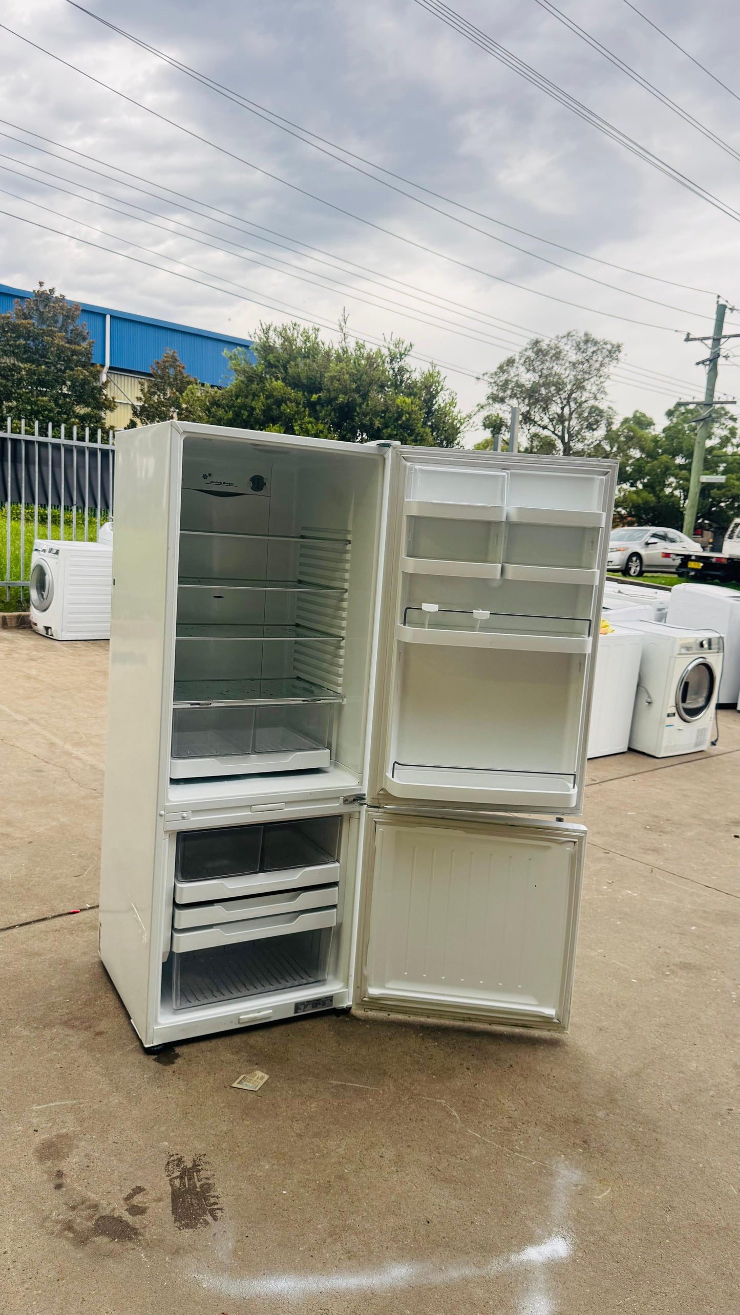 FISHER AND PAYKEL 403 LITRES FRIDGE FREEZER