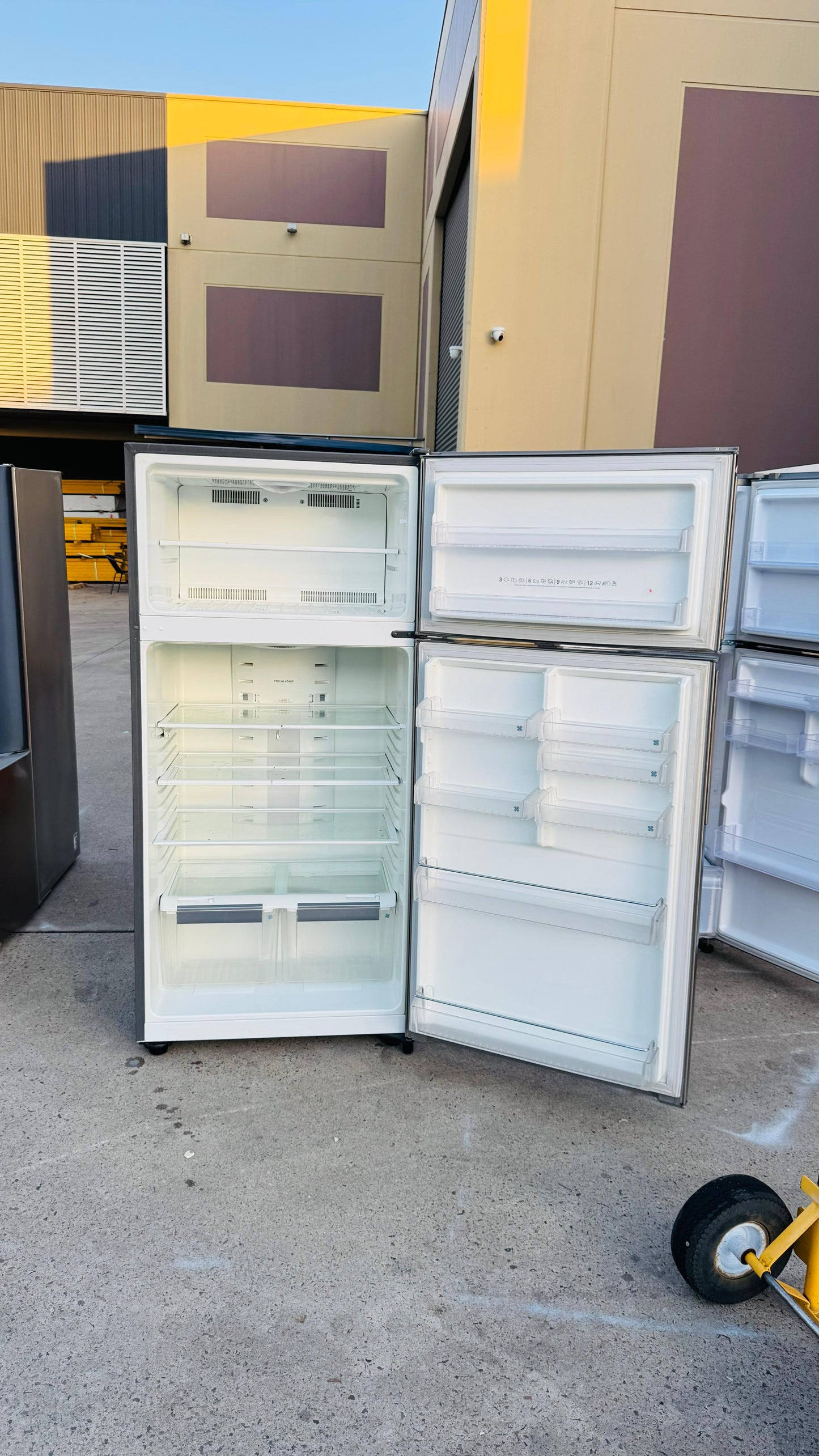 ELECTROLUX 520 LITRES FRIDGE FREEZER