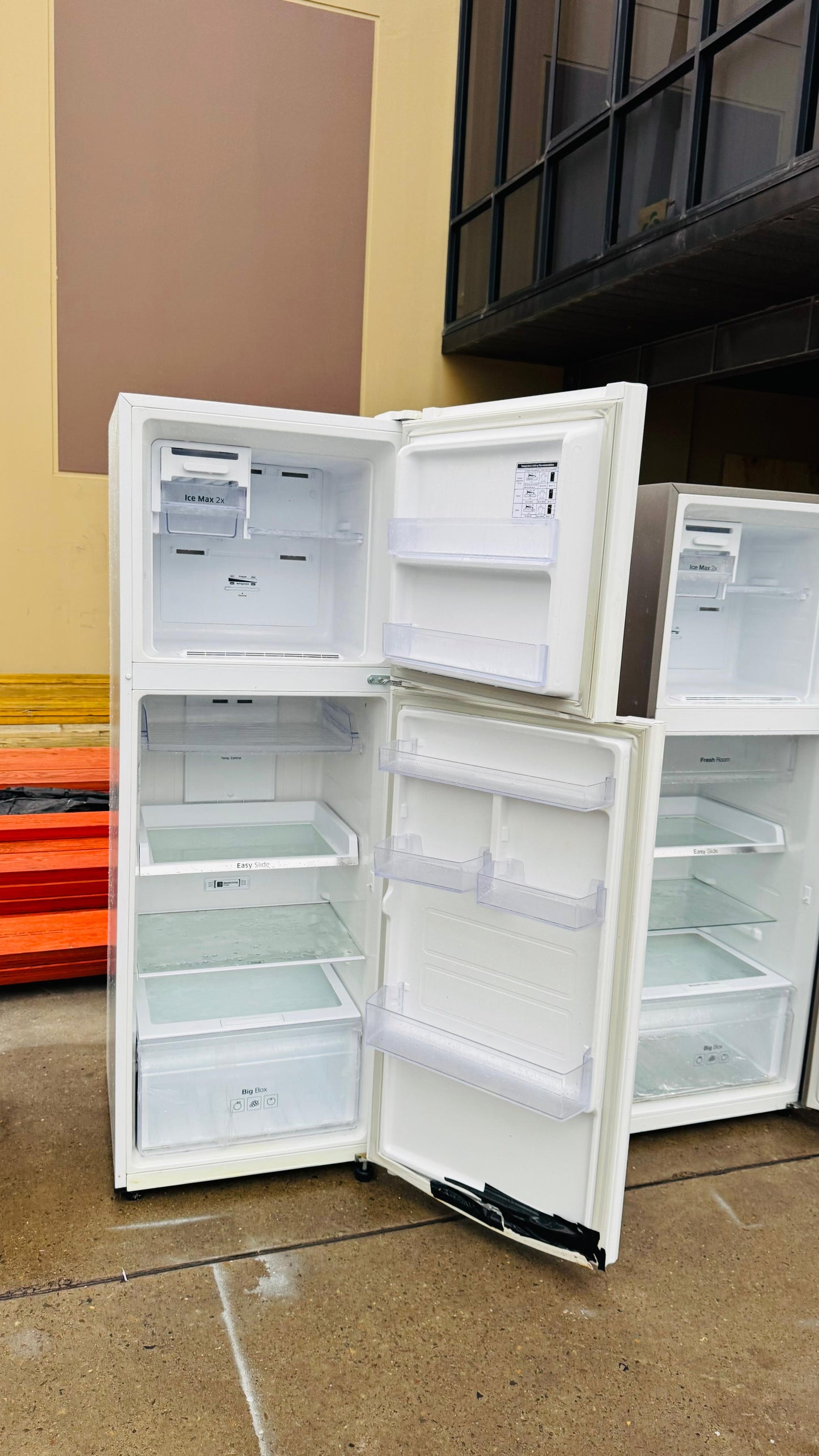 SAMSUNG 343 LITRES FRIDGE FREEZER