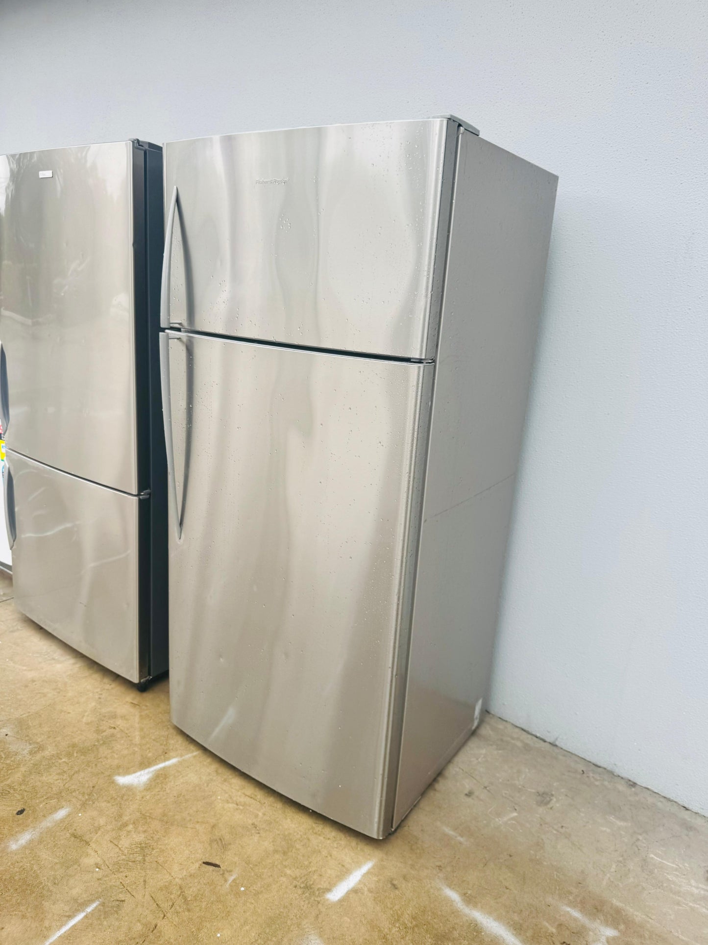 FISHER AND PAYKEL 519 LITRES FRIDGE FREEZER